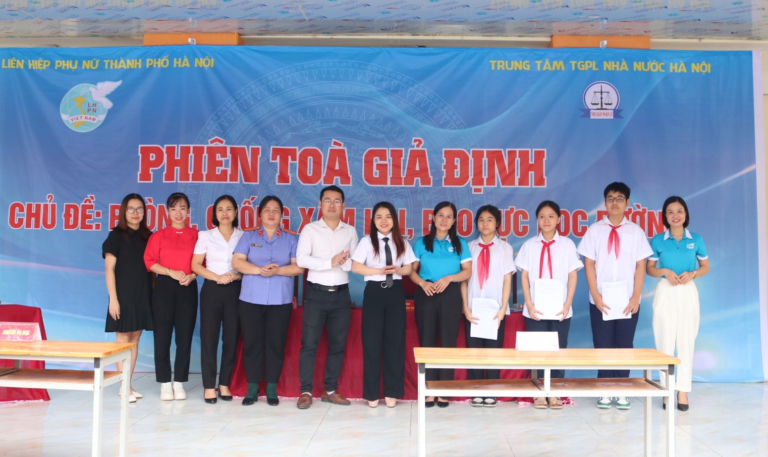500 học sinh được tuyên truyền pháp luật phòng chống xâm hại, bạo lực học đường thông qua phiên tòa giả định - ảnh 3