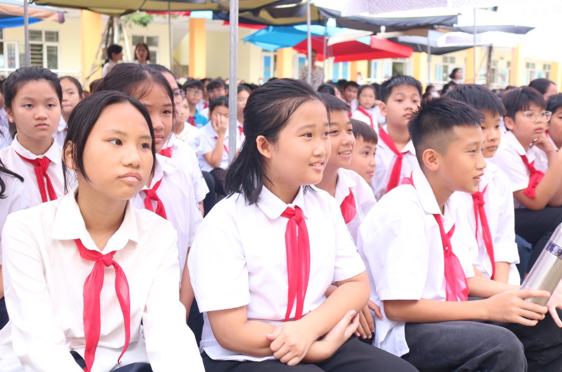 500 học sinh được tuyên truyền pháp luật phòng chống xâm hại, bạo lực học đường thông qua phiên tòa giả định - ảnh 8