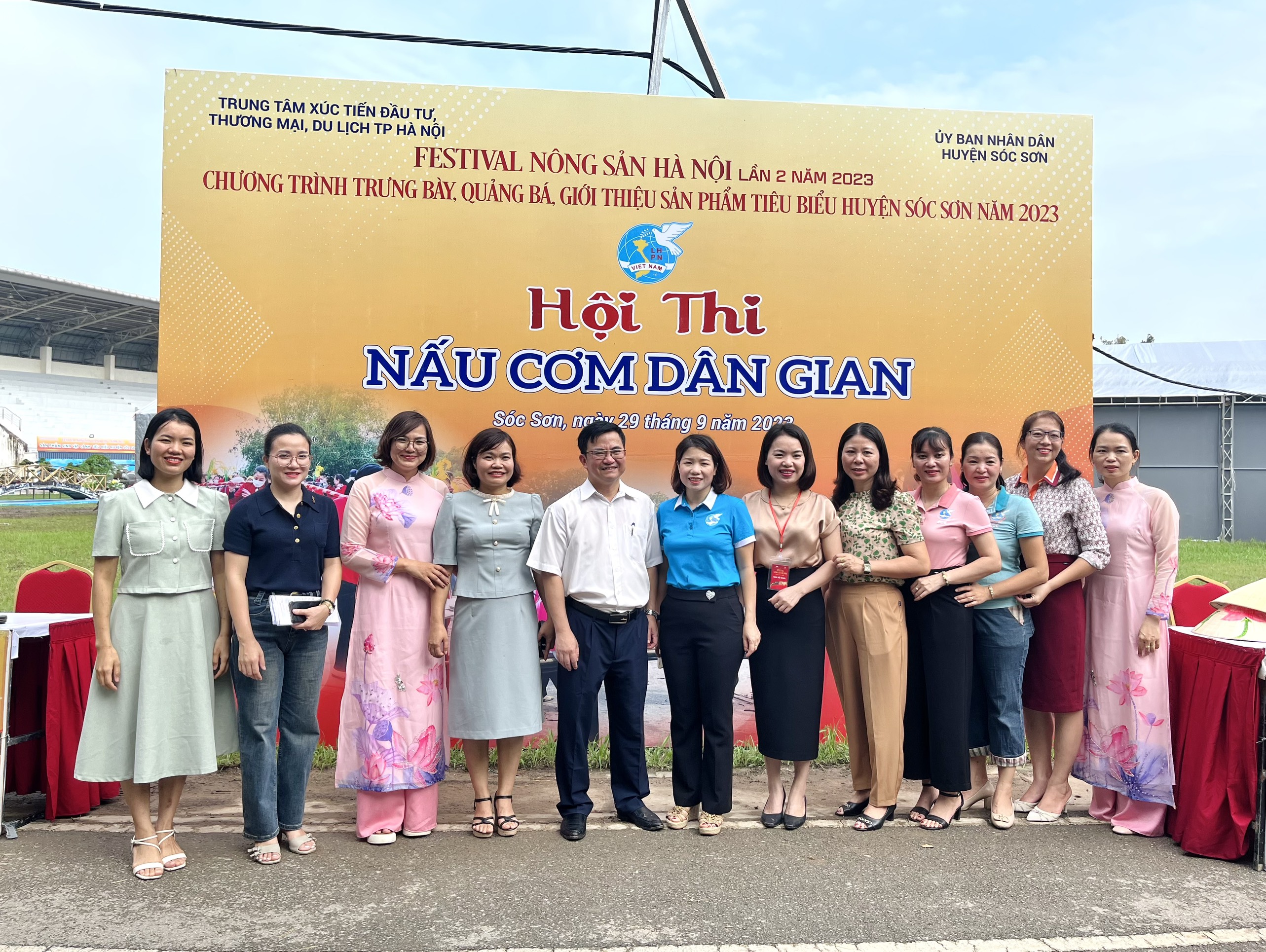 Sôi nổi Hội thi nấu cơm dân gian tại huyện Sóc Sơn, Hà Nội - ảnh 1