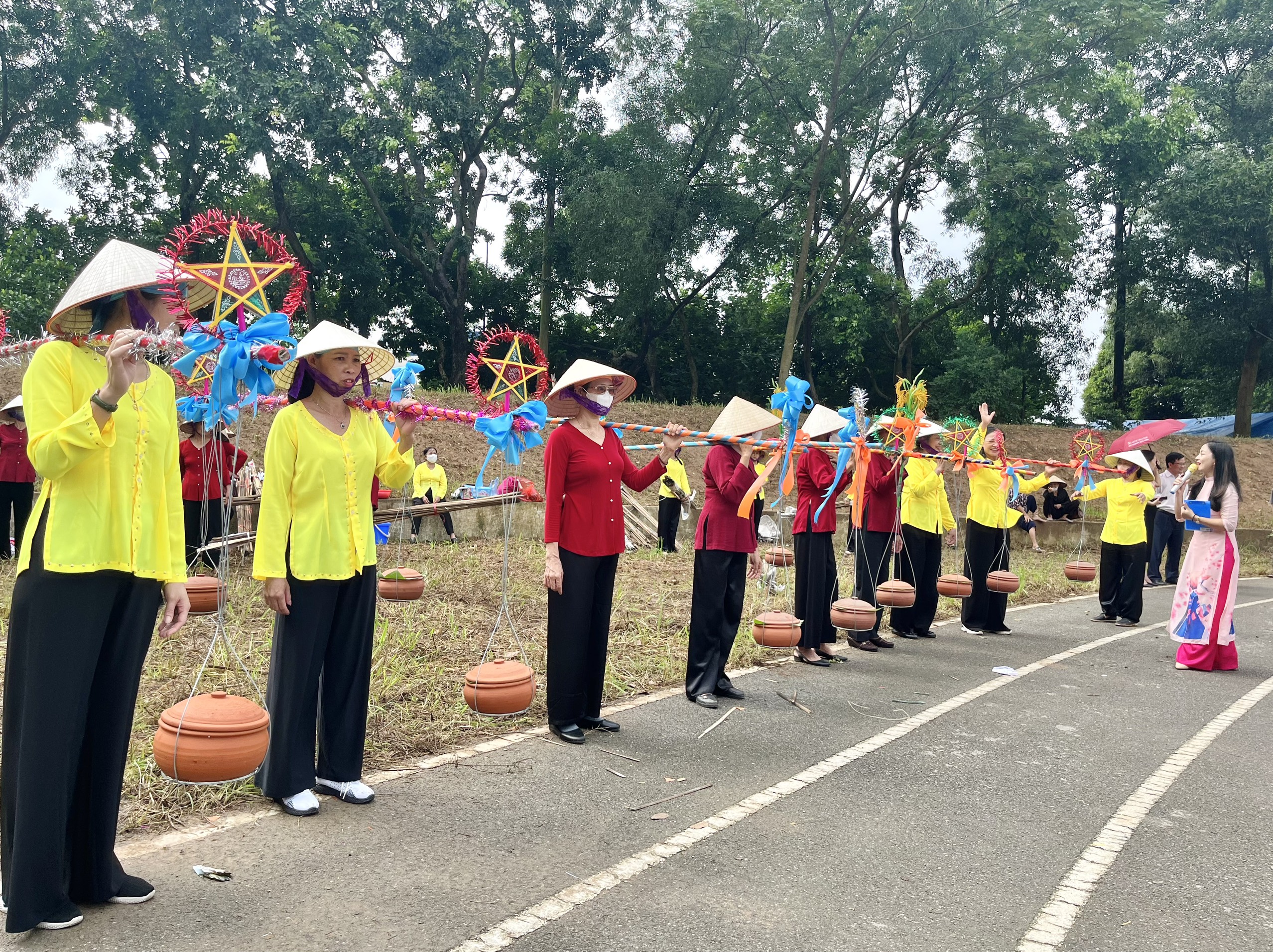 Sôi nổi Hội thi nấu cơm dân gian tại huyện Sóc Sơn, Hà Nội - ảnh 9