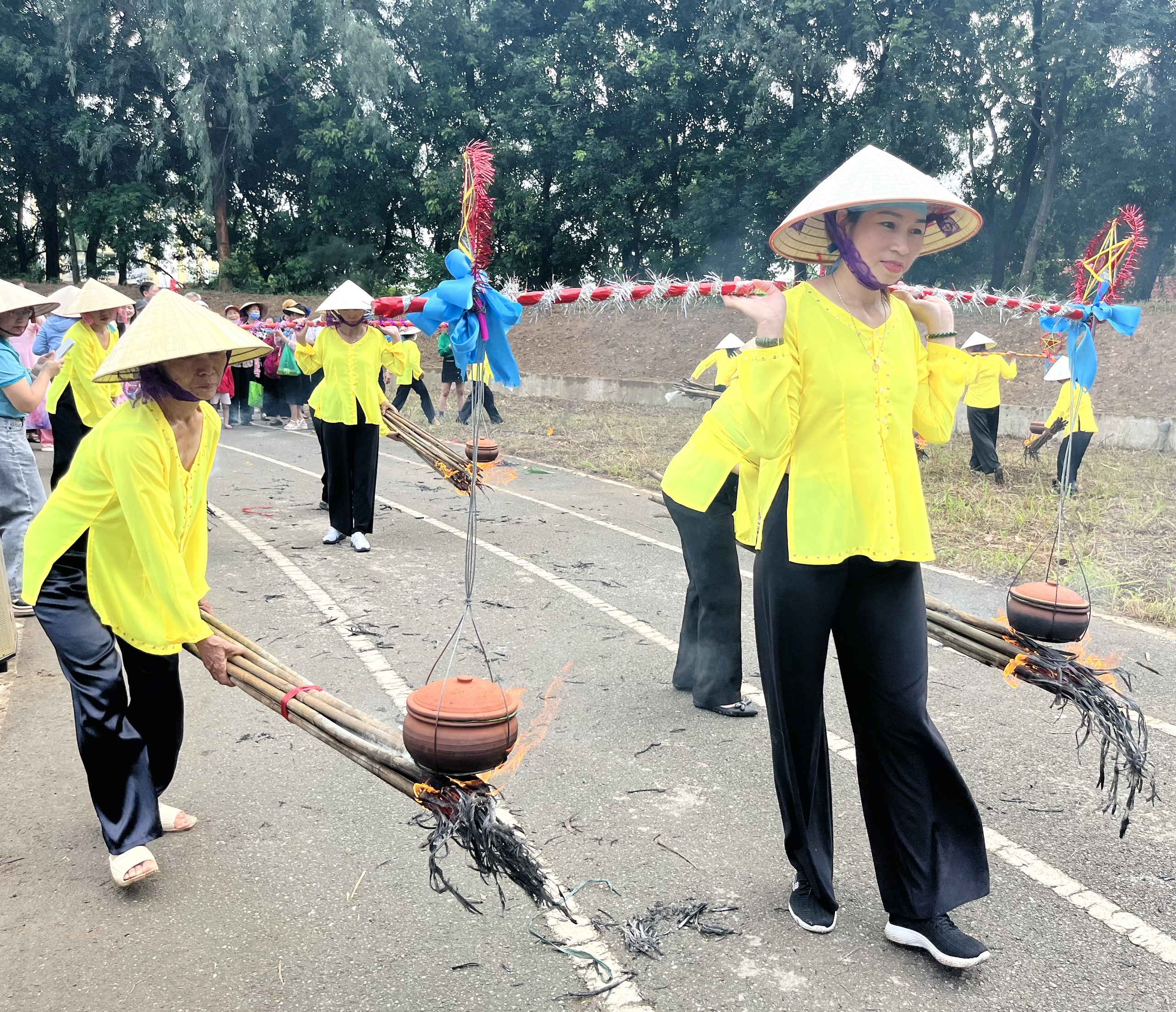 Sôi nổi Hội thi nấu cơm dân gian tại huyện Sóc Sơn, Hà Nội - ảnh 2
