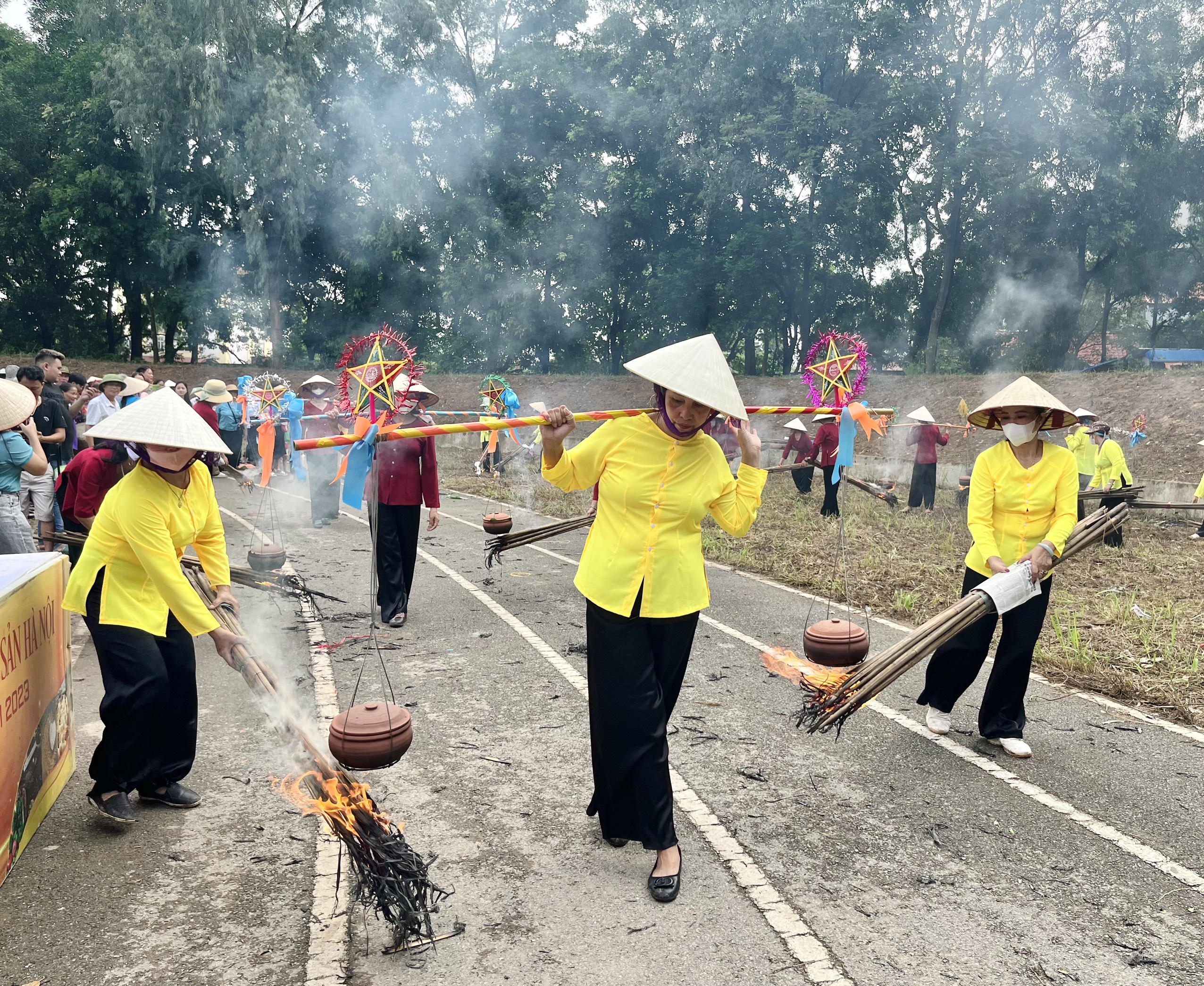 Sôi nổi Hội thi nấu cơm dân gian tại huyện Sóc Sơn, Hà Nội - ảnh 3