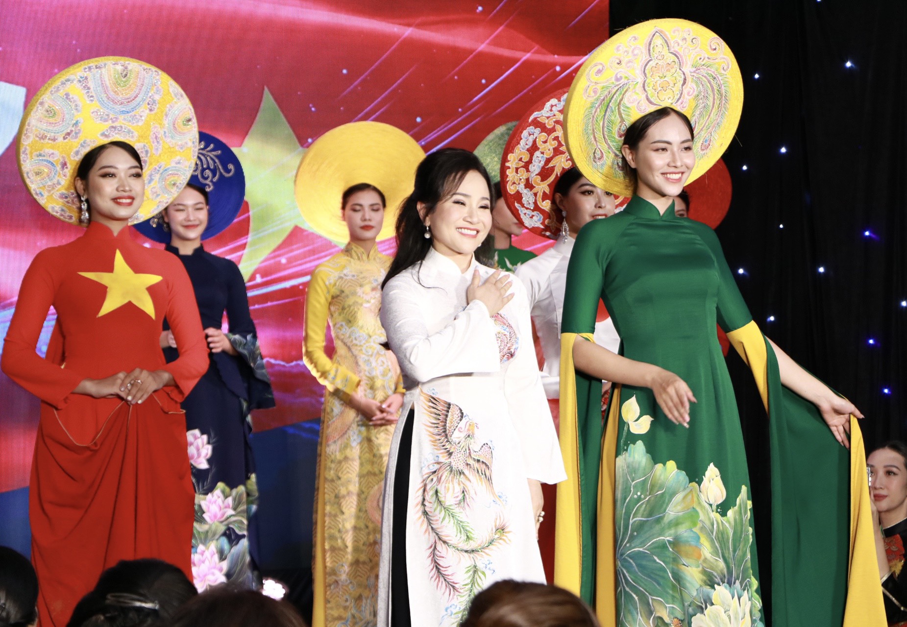 Duyên dáng áo dài Việt Nam và kimono Nhật Bản qua “Sắc thu Việt - Nhật“ - ảnh 4
