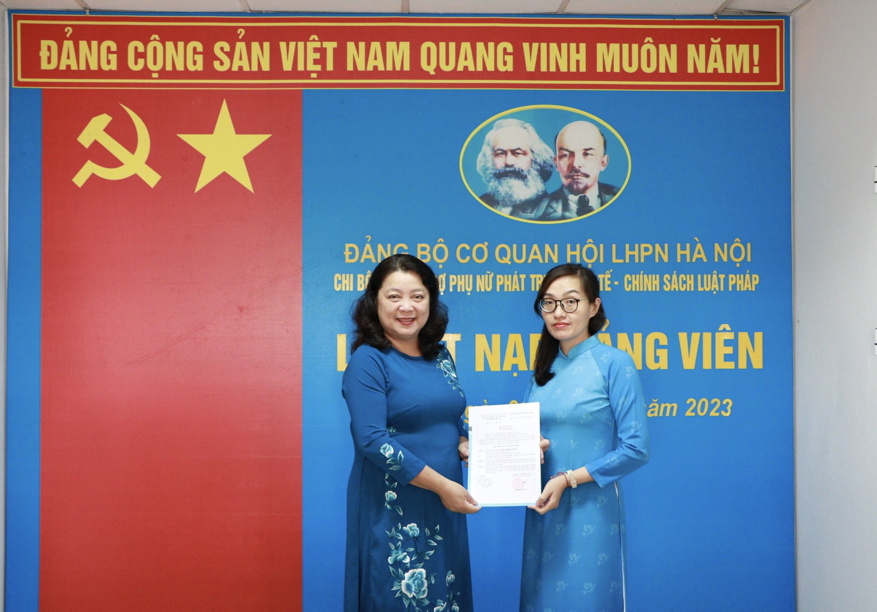 Chi bộ Ban Hỗ trợ phụ nữ phát triển kinh tế - Chính sách luật pháp kết nạp Đảng viên mới - ảnh 1