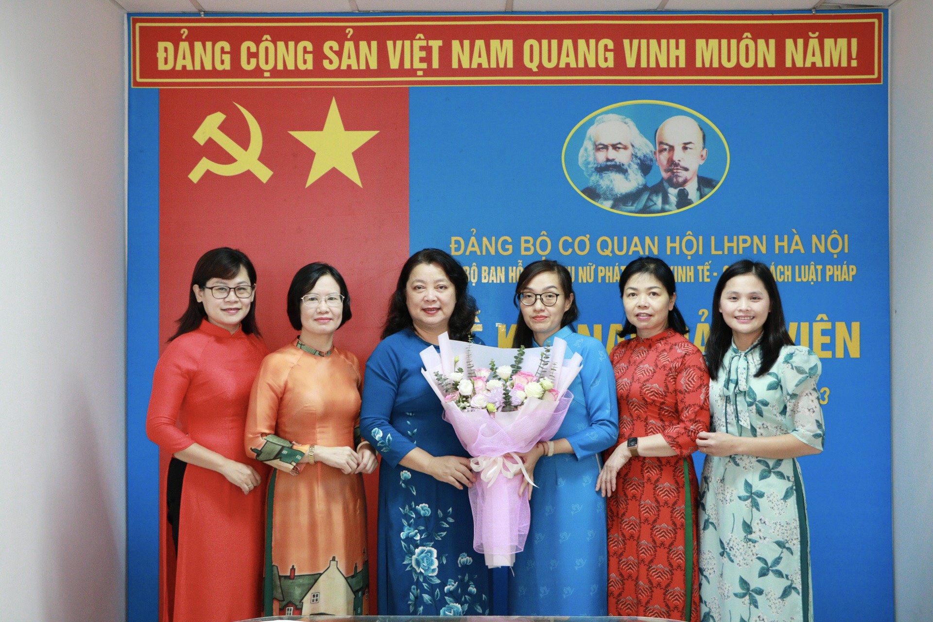 Chi bộ Ban Hỗ trợ phụ nữ phát triển kinh tế - Chính sách luật pháp kết nạp Đảng viên mới - ảnh 3