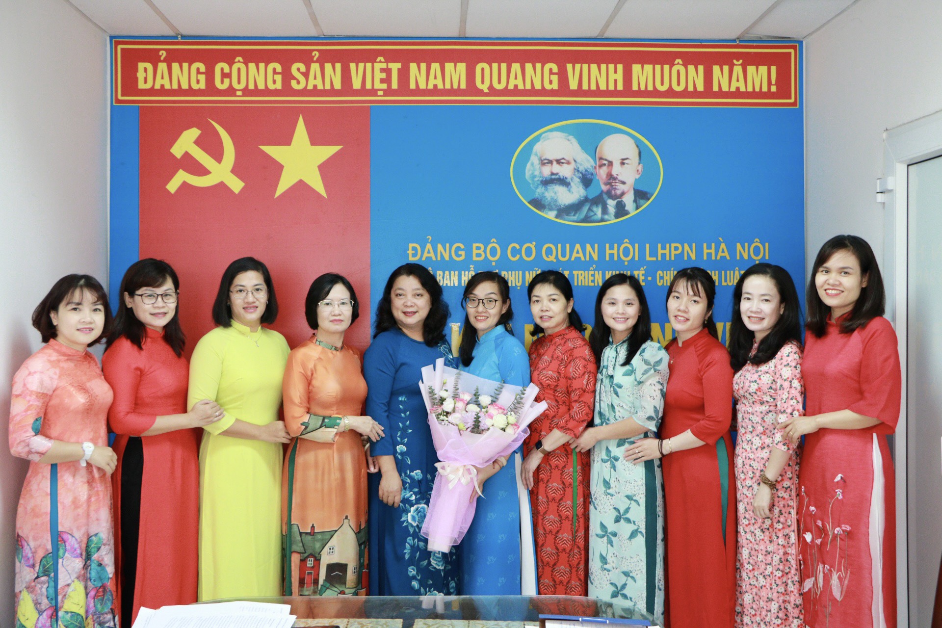 Chi bộ Ban Hỗ trợ phụ nữ phát triển kinh tế - Chính sách luật pháp kết nạp Đảng viên mới - ảnh 4
