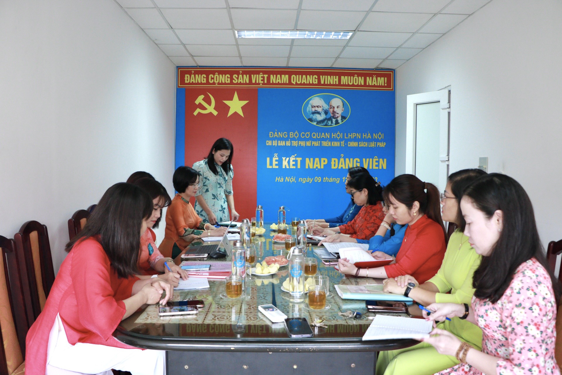 Chi bộ Ban Hỗ trợ phụ nữ phát triển kinh tế - Chính sách luật pháp kết nạp Đảng viên mới - ảnh 2