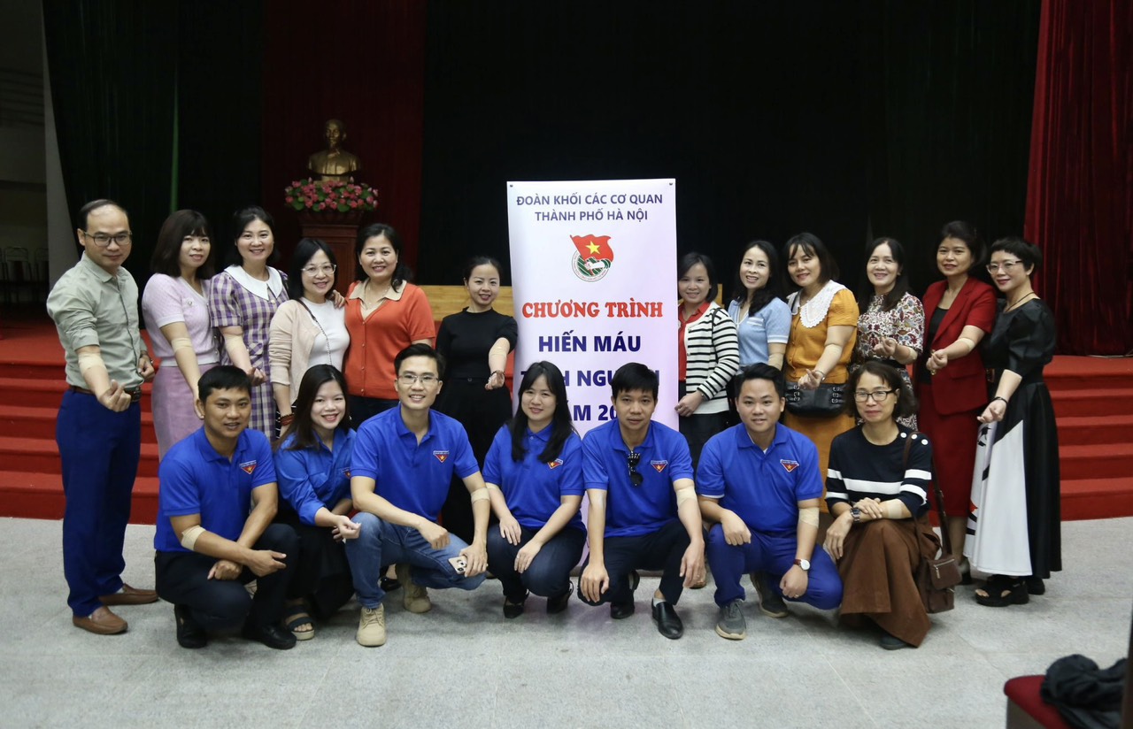 Hiến máu cứu người - một nghĩa cử cao đẹp - ảnh 16