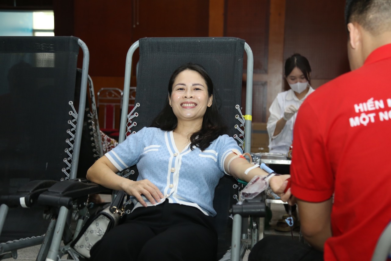 Hiến máu cứu người - một nghĩa cử cao đẹp - ảnh 13