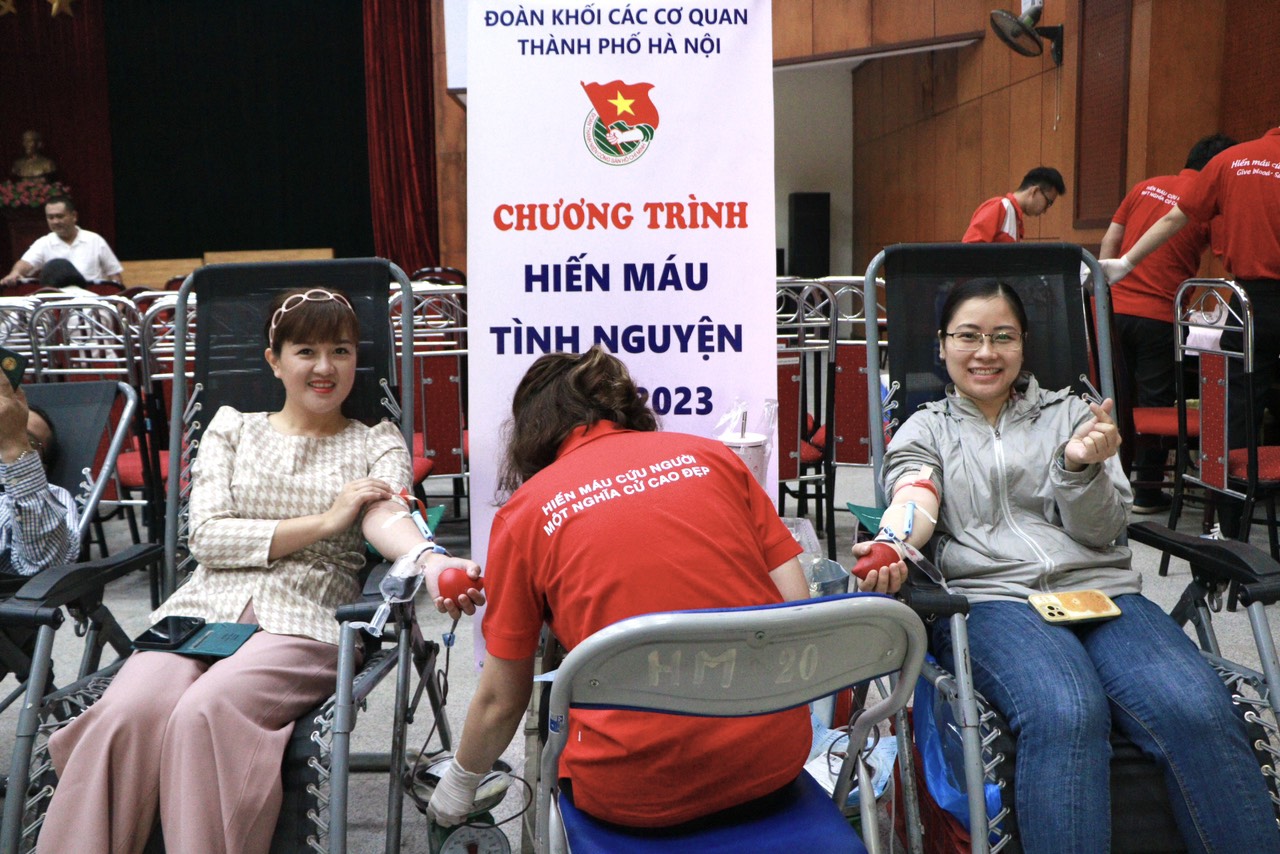Hiến máu cứu người - một nghĩa cử cao đẹp - ảnh 8