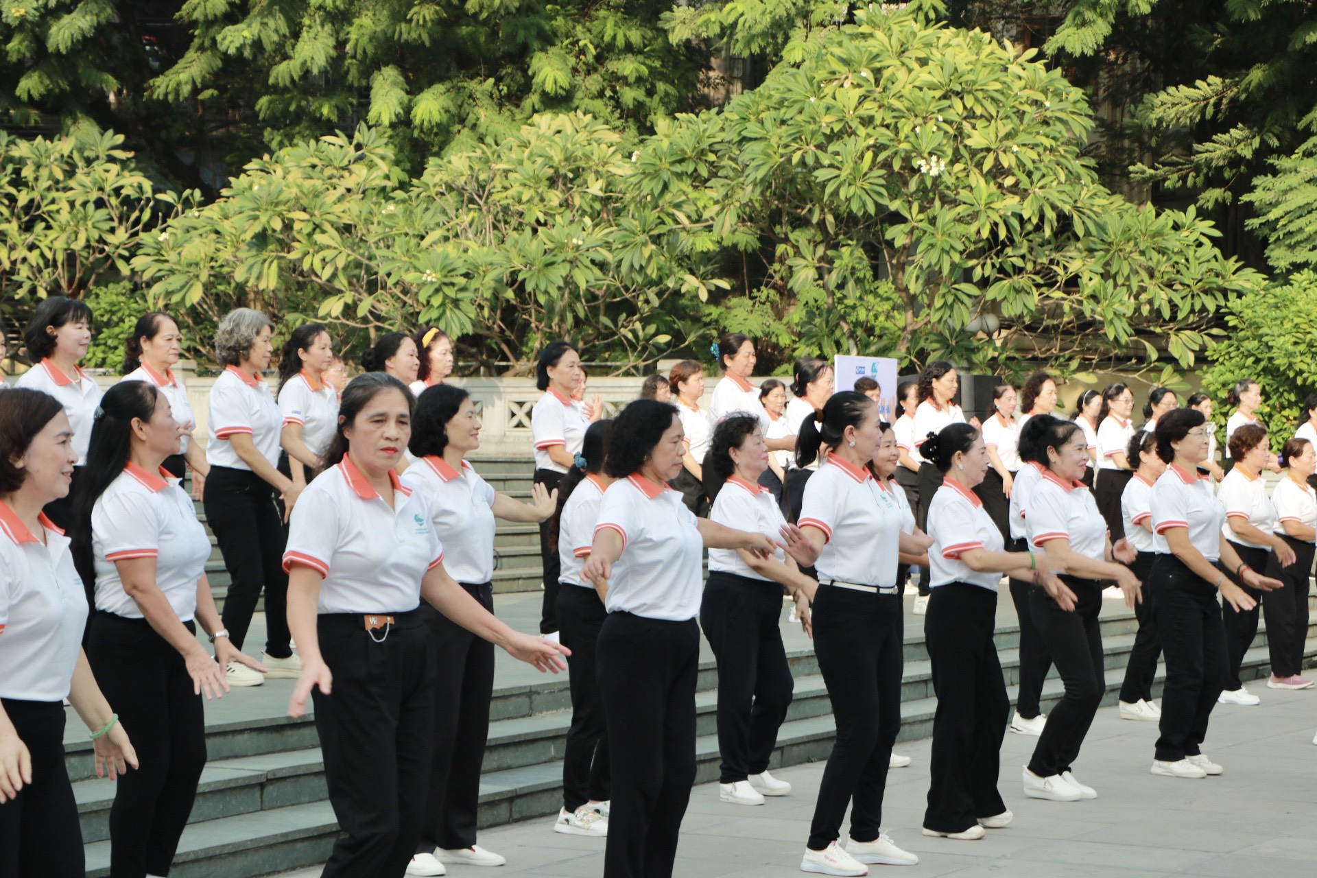 Quyết tâm chung tay hành động phòng chống bạo lực đối với phụ nữ và trẻ em - ảnh 13