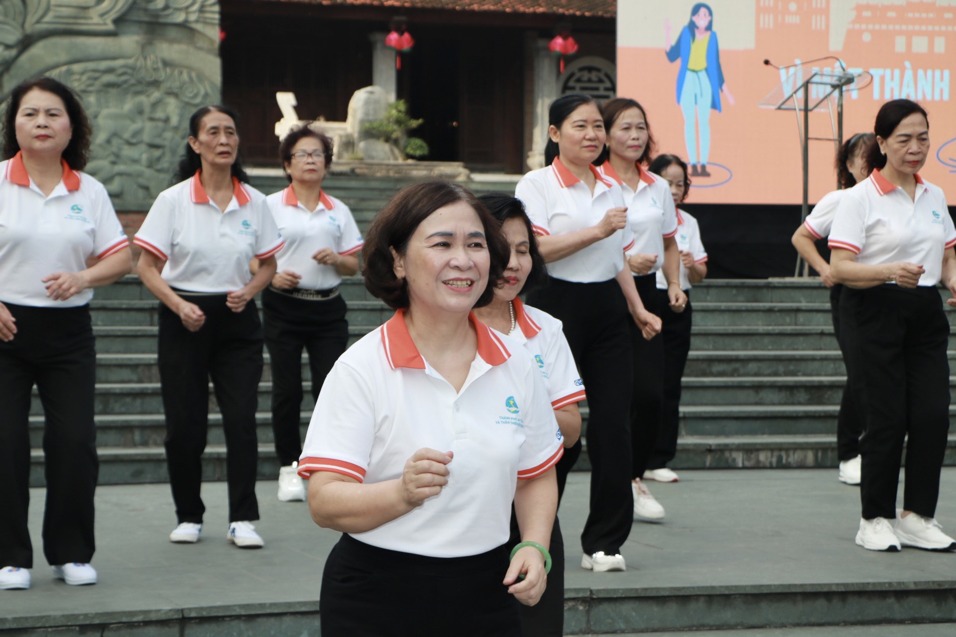 Quyết tâm chung tay hành động phòng chống bạo lực đối với phụ nữ và trẻ em - ảnh 17