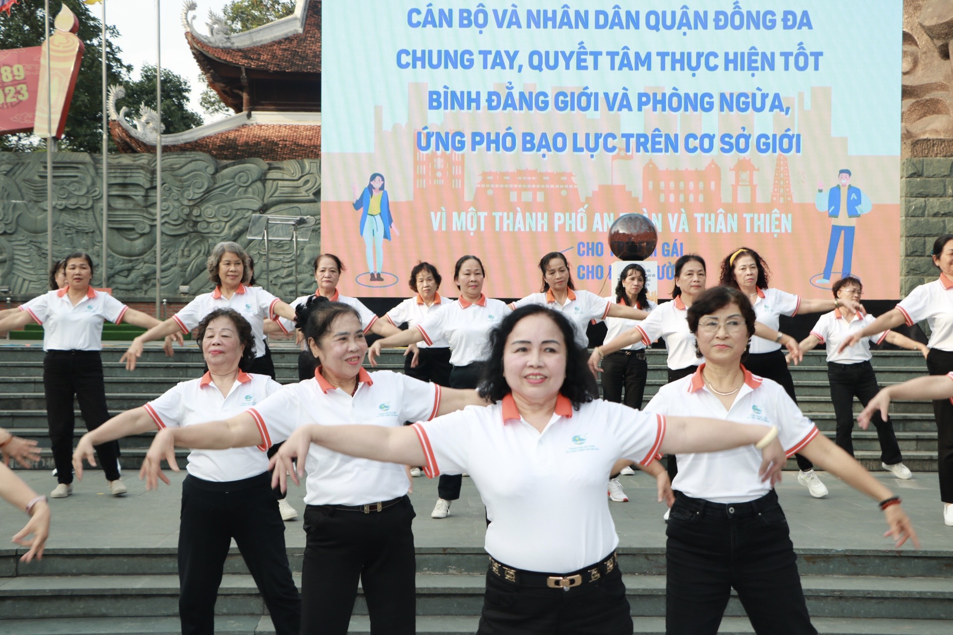 Quyết tâm chung tay hành động phòng chống bạo lực đối với phụ nữ và trẻ em - ảnh 20