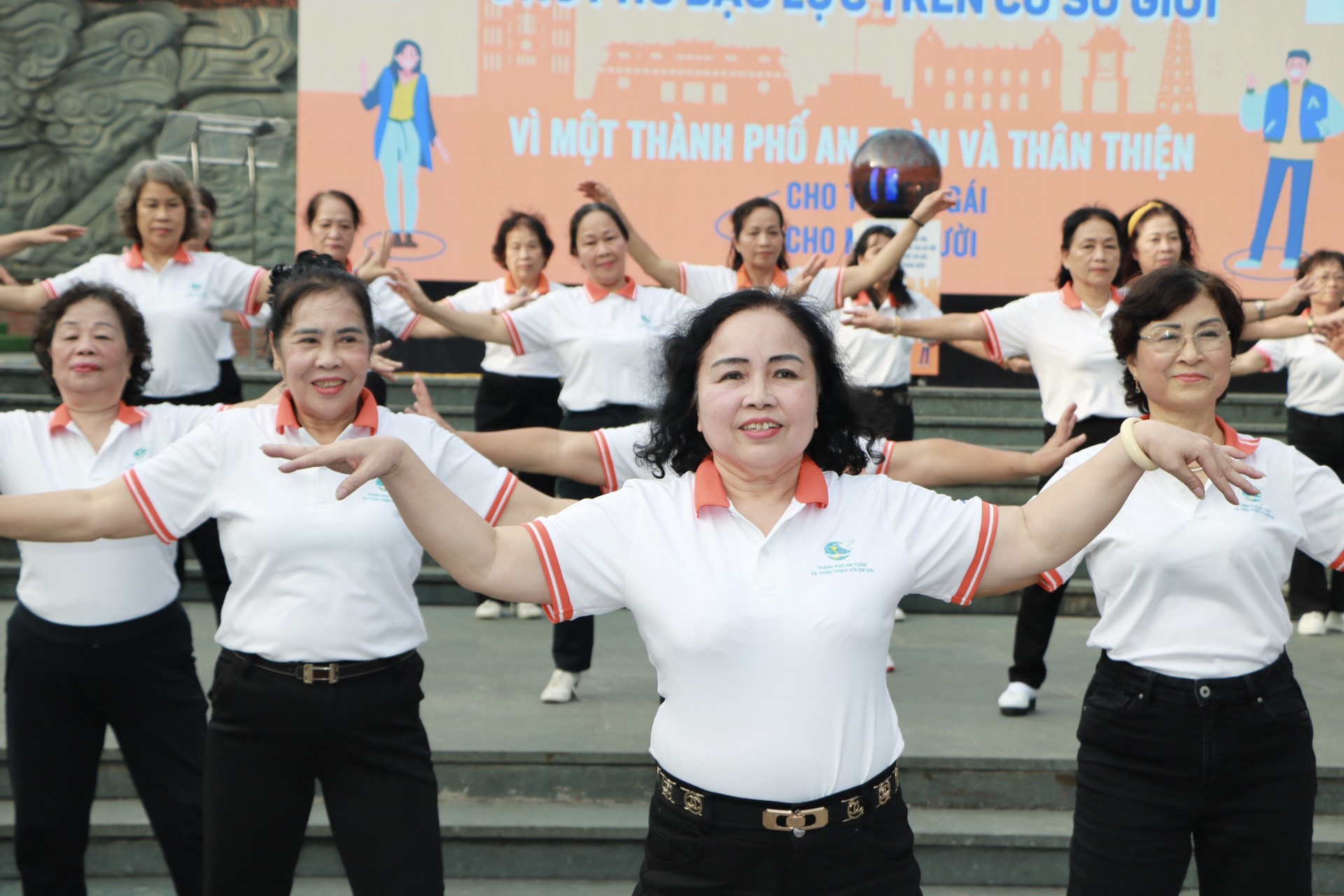 Quyết tâm chung tay hành động phòng chống bạo lực đối với phụ nữ và trẻ em - ảnh 5