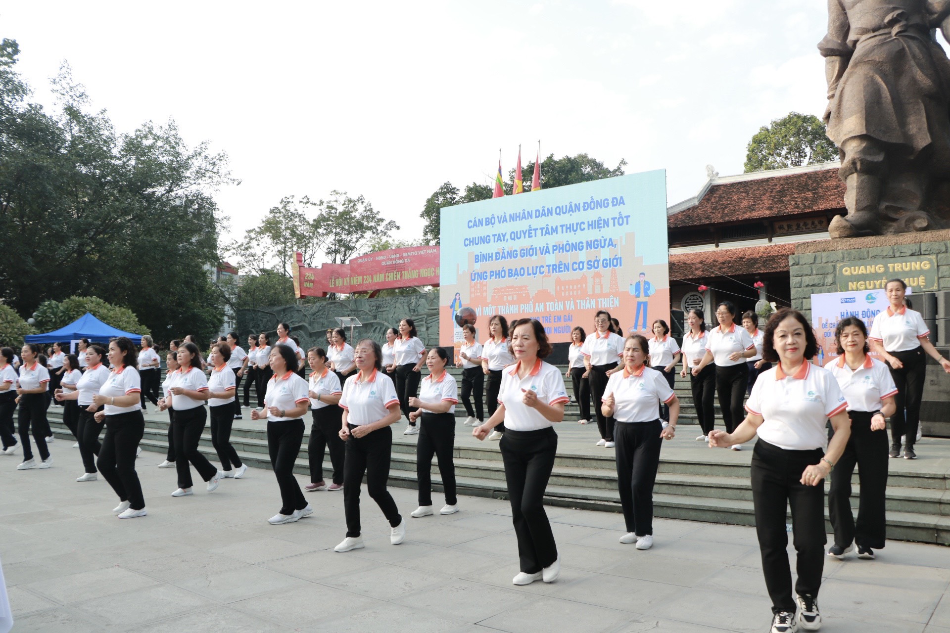 Quyết tâm chung tay hành động phòng chống bạo lực đối với phụ nữ và trẻ em - ảnh 14