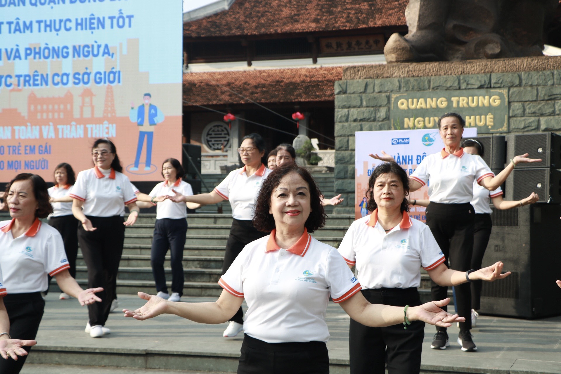Quyết tâm chung tay hành động phòng chống bạo lực đối với phụ nữ và trẻ em - ảnh 18