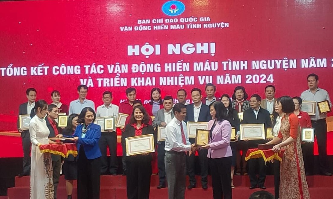 Năm 2024 toàn quốc phấn đấu tiếp nhận khoảng 1,6 triệu đơn vị máu - ảnh 1