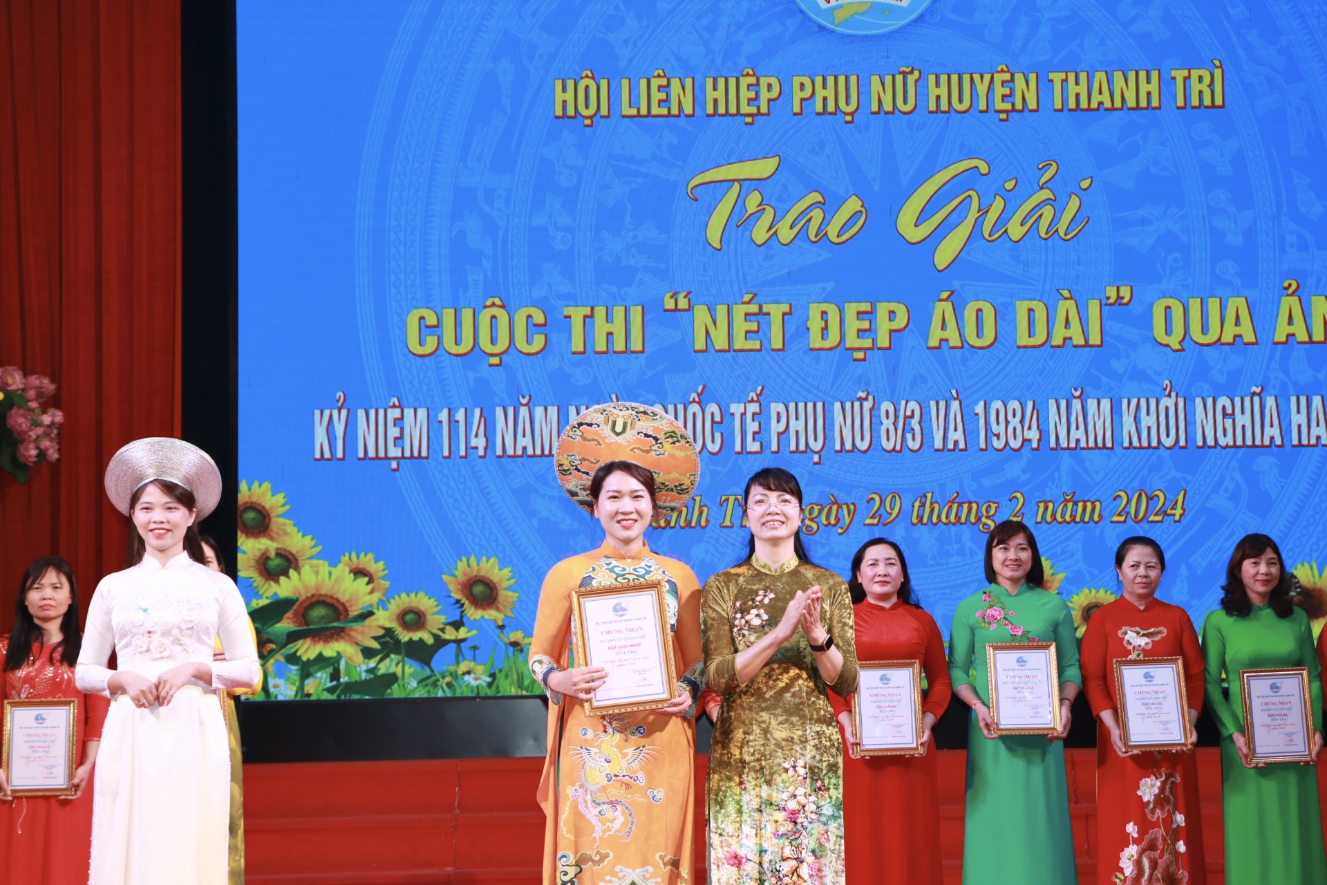 Sôi nổi các hoạt động kỷ niệm ngày Quốc tế phụ nữ 8/3 của phụ nữ Thanh Trì - ảnh 9