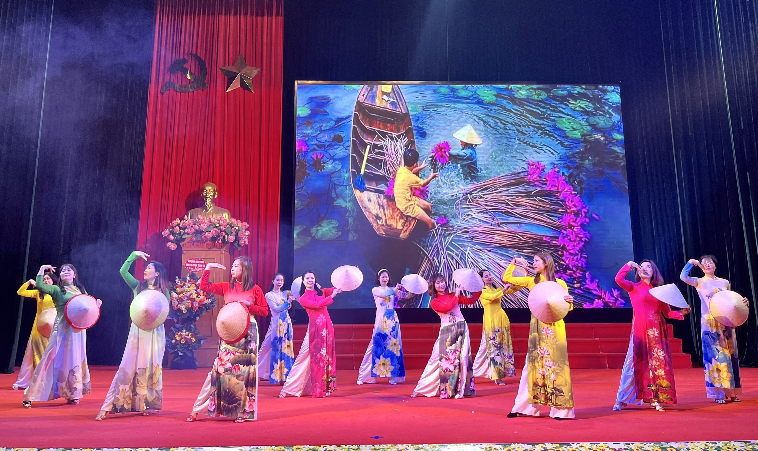 Sôi nổi các hoạt động kỷ niệm ngày Quốc tế phụ nữ 8/3 của phụ nữ Thanh Trì - ảnh 3