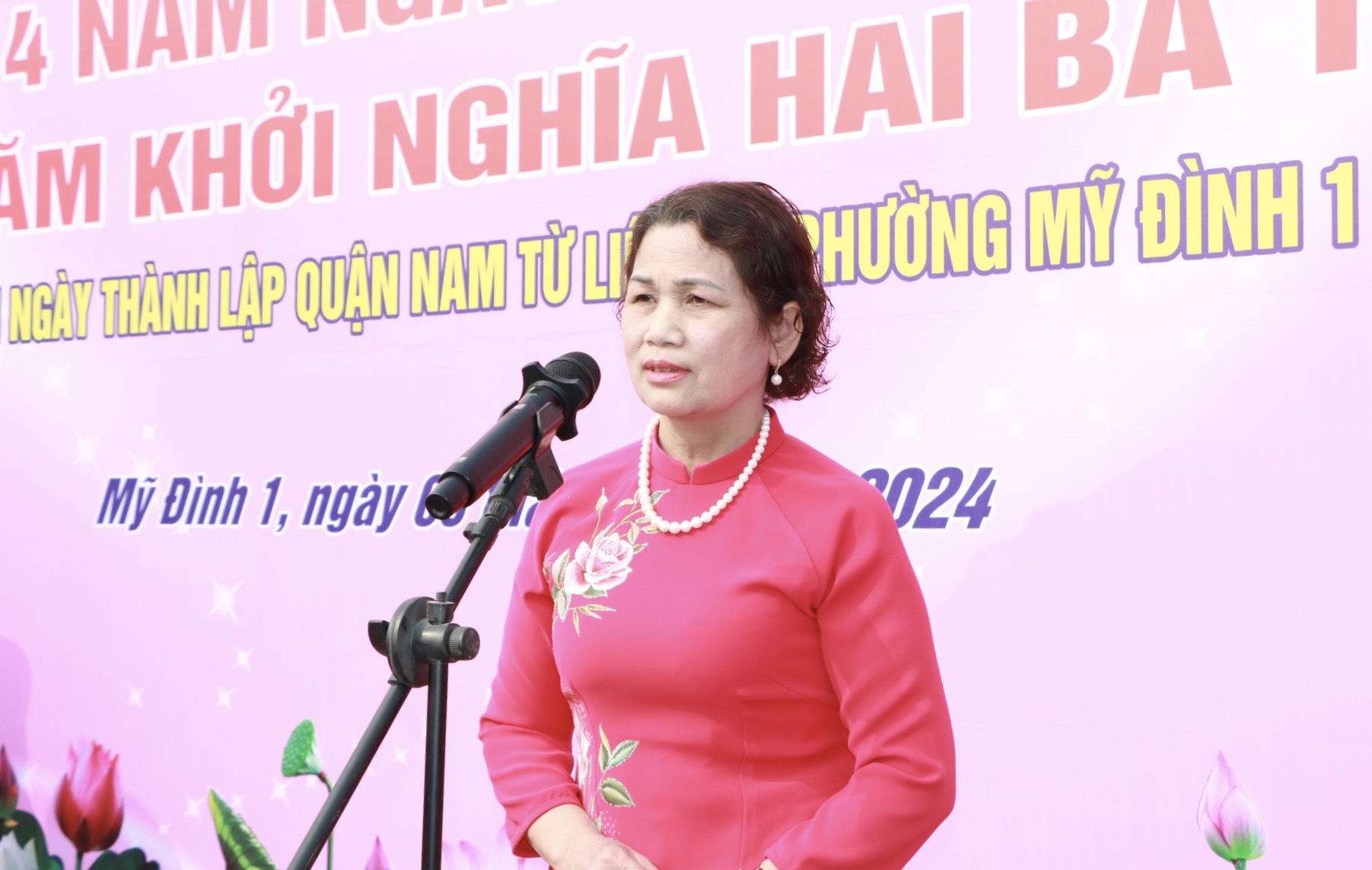 Ấn tượng với màn “Trình diễn áo dài” của phụ nữ phường Mỹ Đình 1 - ảnh 1