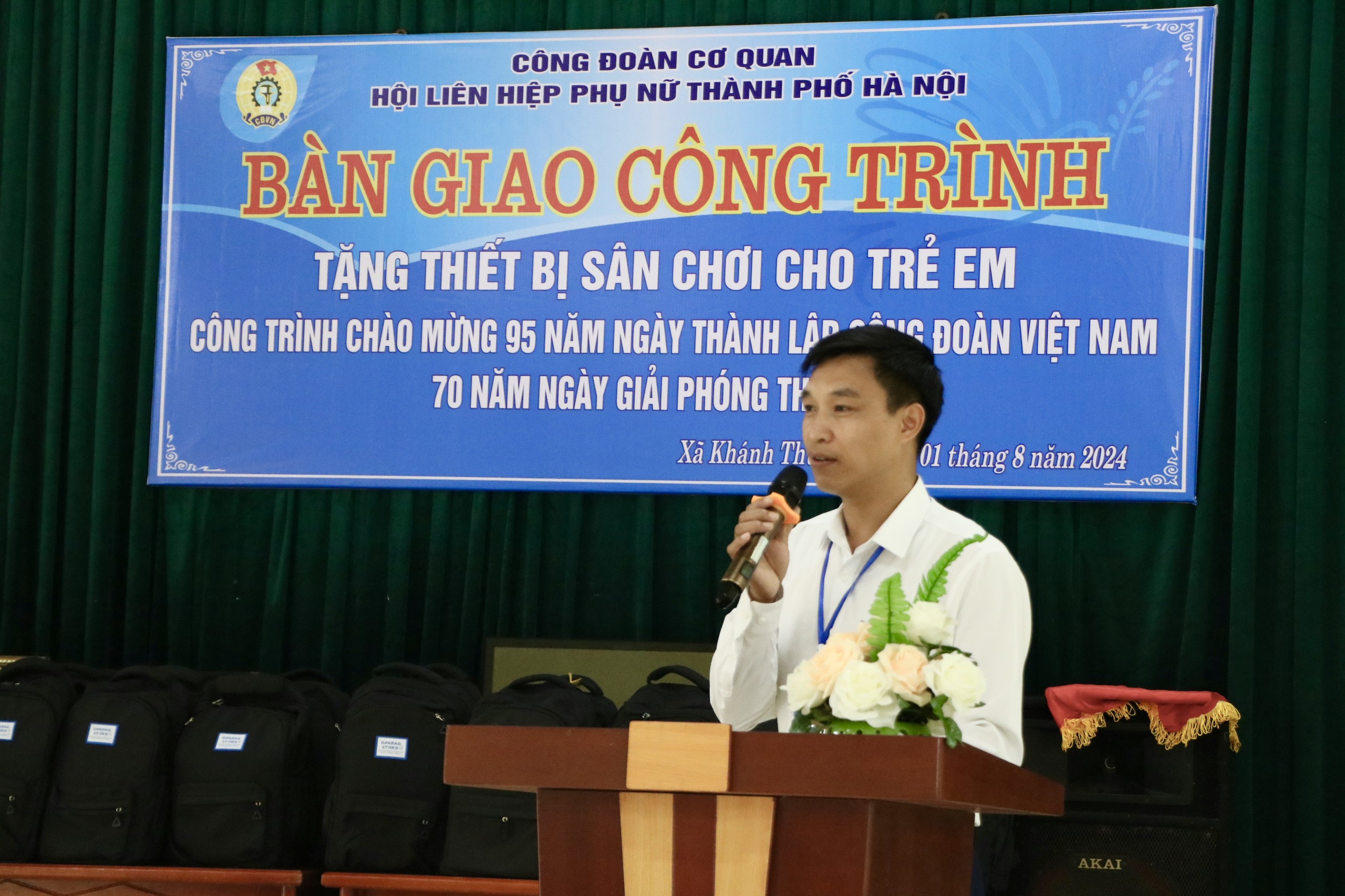 Công đoàn cơ quan Hội LHPN Hà Nội: Trao tặng thiết bị sân chơi cho trẻ em xã Khánh Thượng, huyện Ba Vì - ảnh 8
