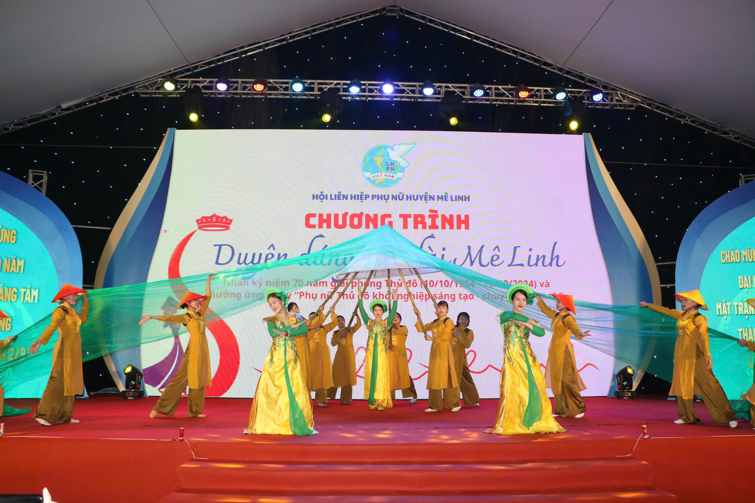 Tôn vinh vẻ đẹp áo dài từ chương trình “Duyên dáng Áo dài Mê Linh“ - ảnh 7