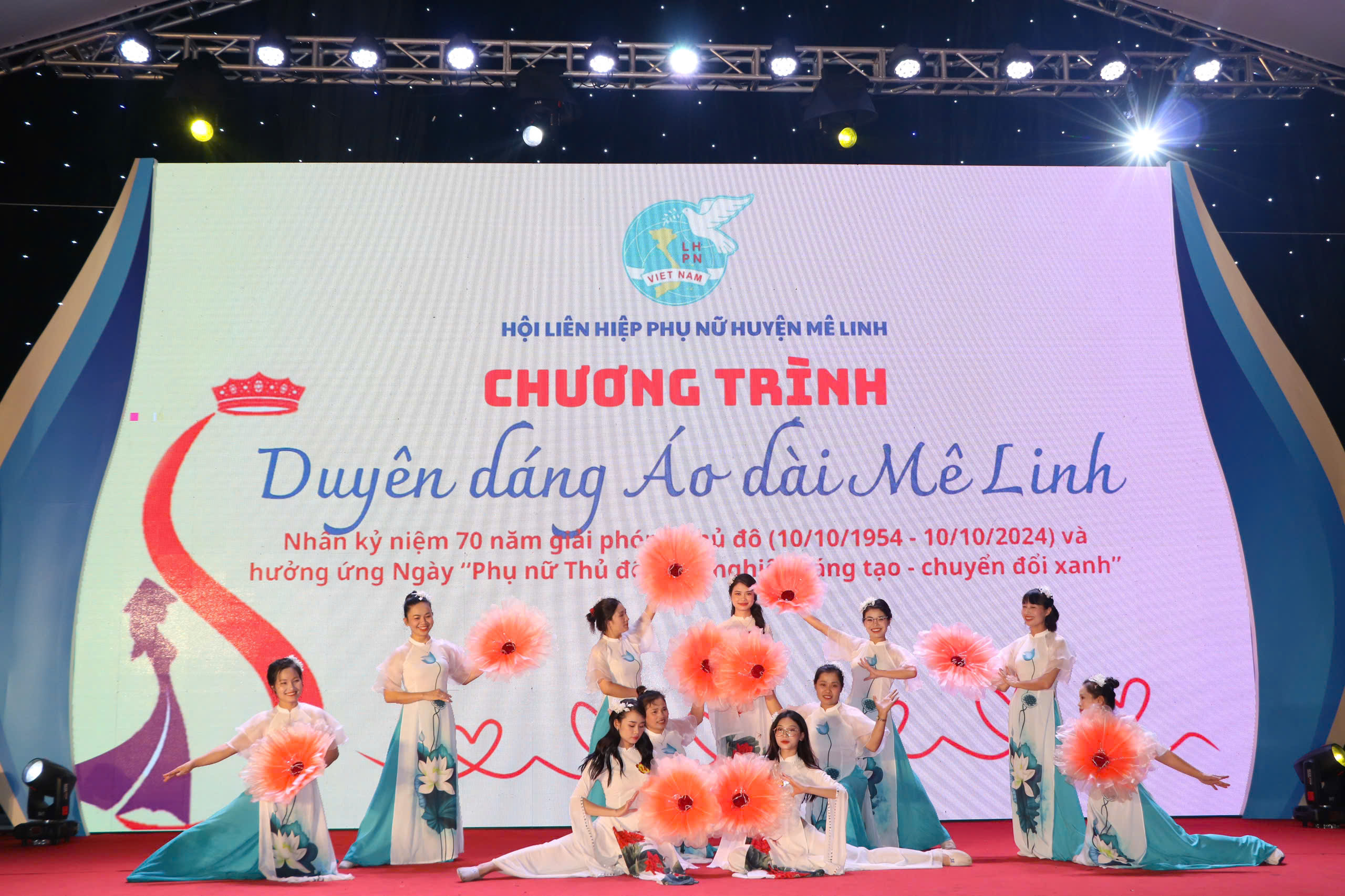 Tôn vinh vẻ đẹp áo dài từ chương trình “Duyên dáng Áo dài Mê Linh“ - ảnh 6