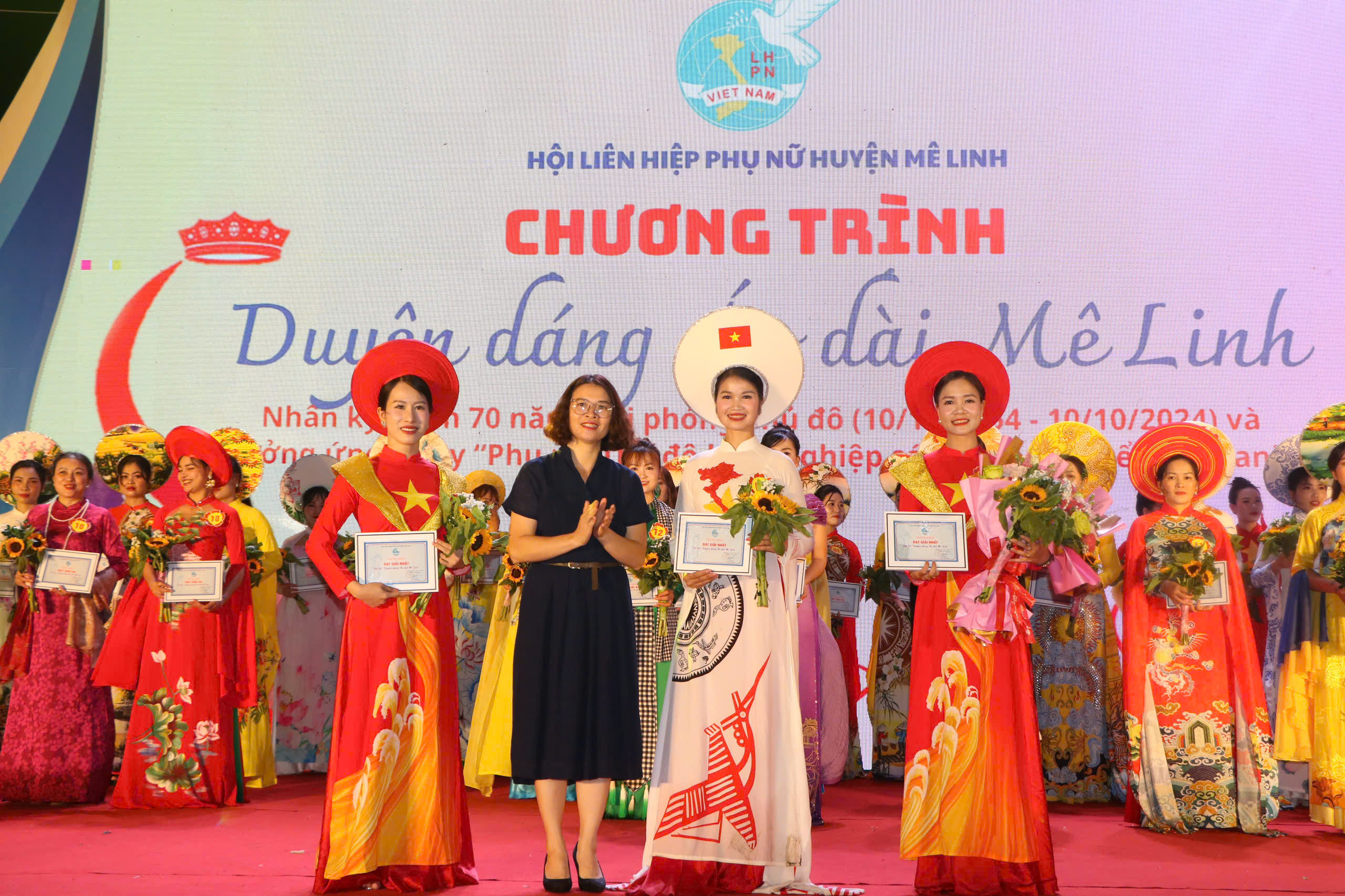 Tôn vinh vẻ đẹp áo dài từ chương trình “Duyên dáng Áo dài Mê Linh“ - ảnh 11