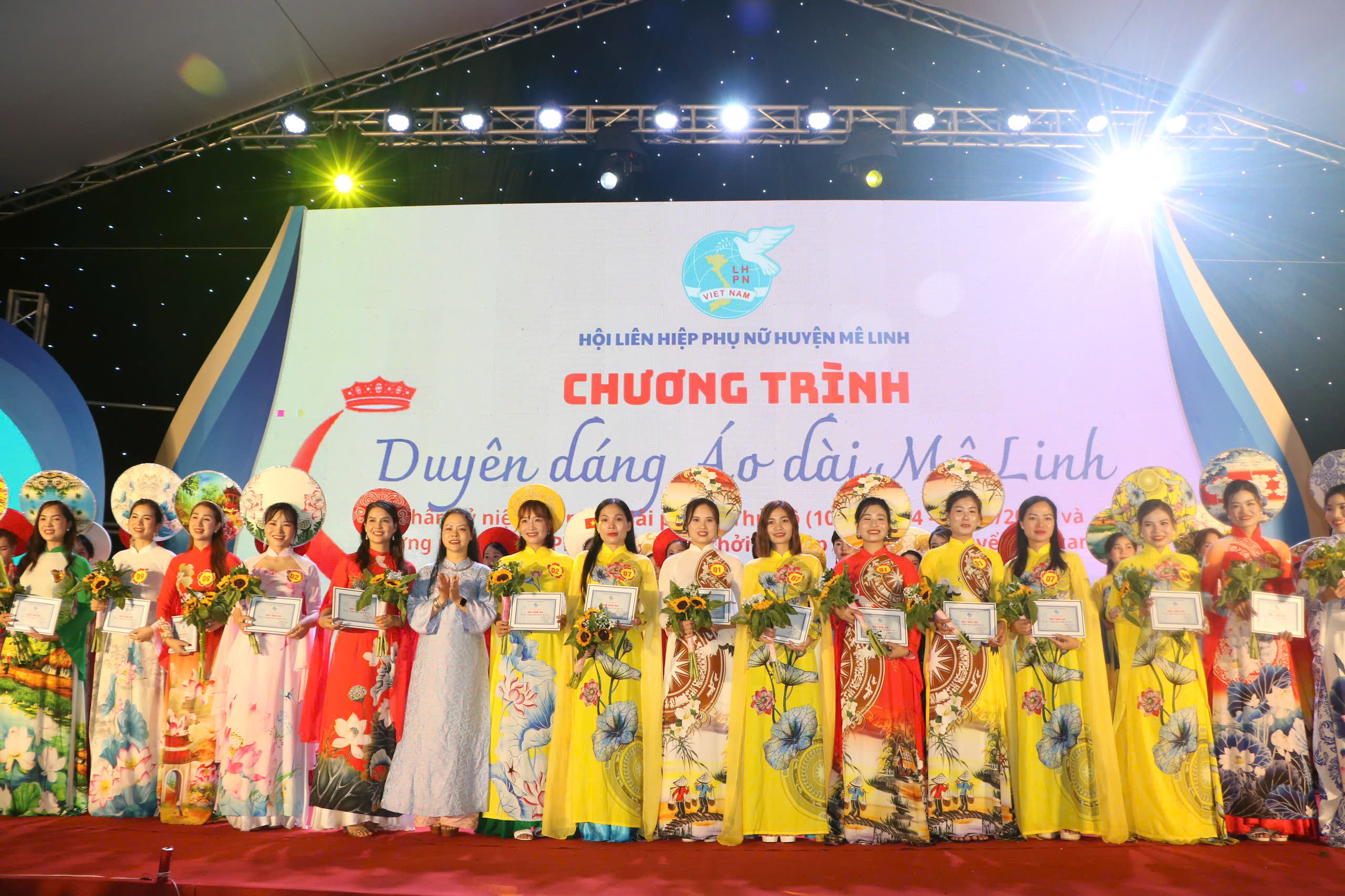 Tôn vinh vẻ đẹp áo dài từ chương trình “Duyên dáng Áo dài Mê Linh“ - ảnh 13