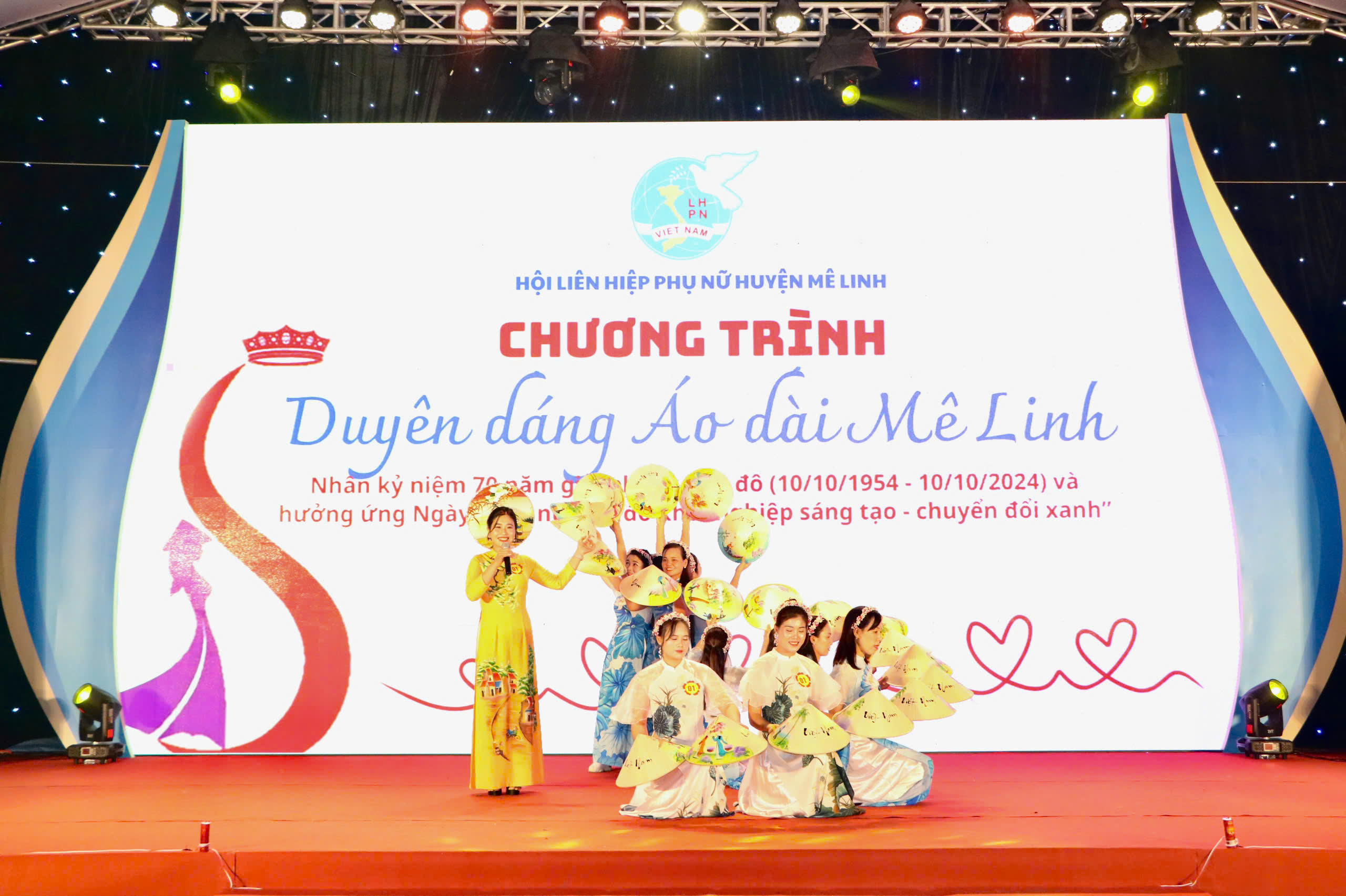 Tôn vinh vẻ đẹp áo dài từ chương trình “Duyên dáng Áo dài Mê Linh“ - ảnh 3