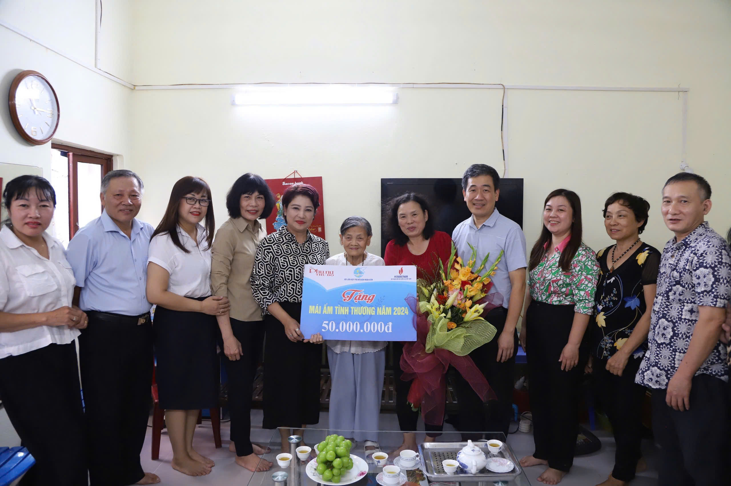 Nhân lên niềm vui trong 2 mái ấm tình thương ở quận Hoàn Kiếm - ảnh 7