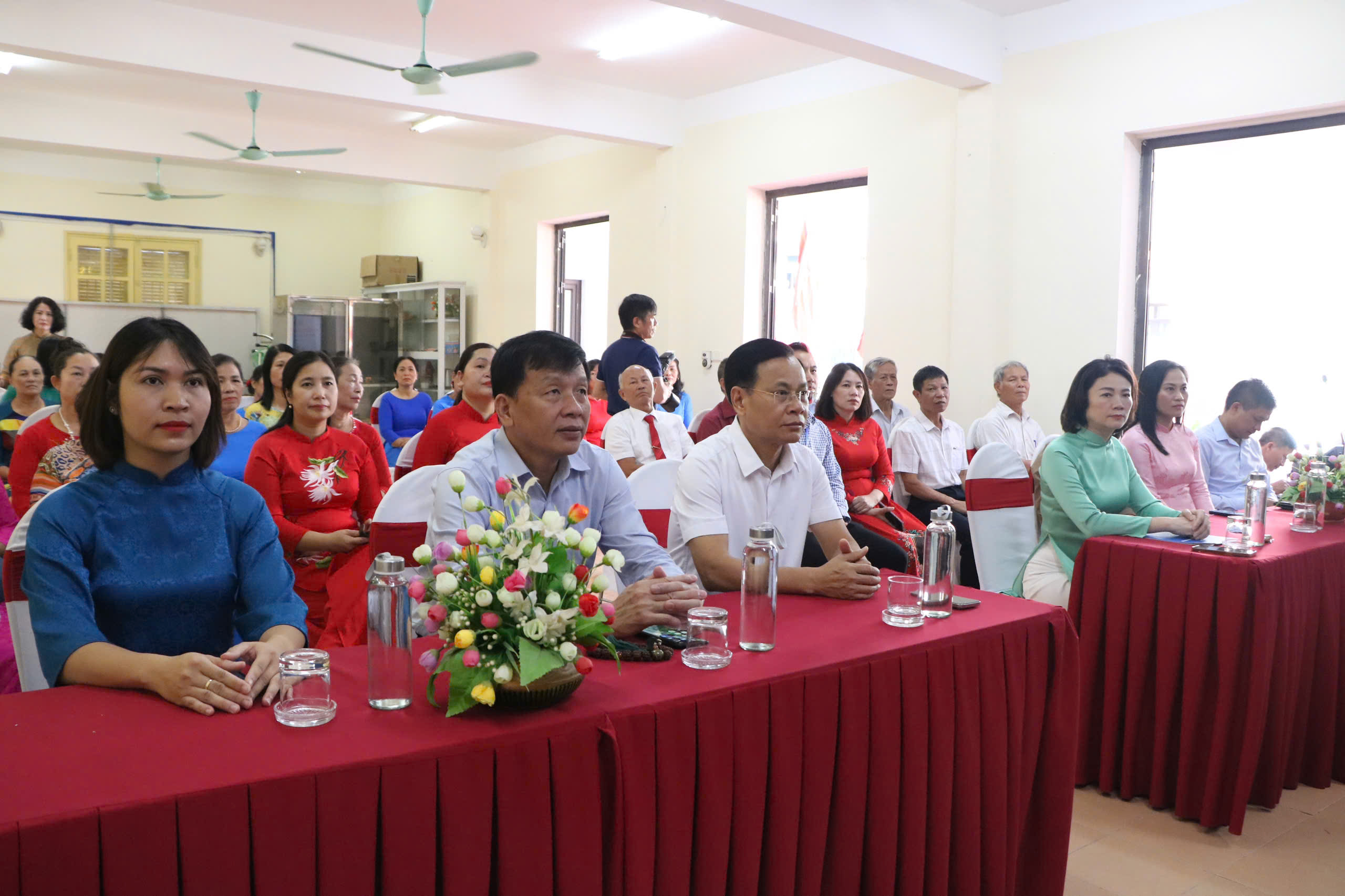 Ra mắt mô hình “Đoạn đường bích hoạ, nở hoa” tại phường Phúc Lợi, quận Long Biên - ảnh 2