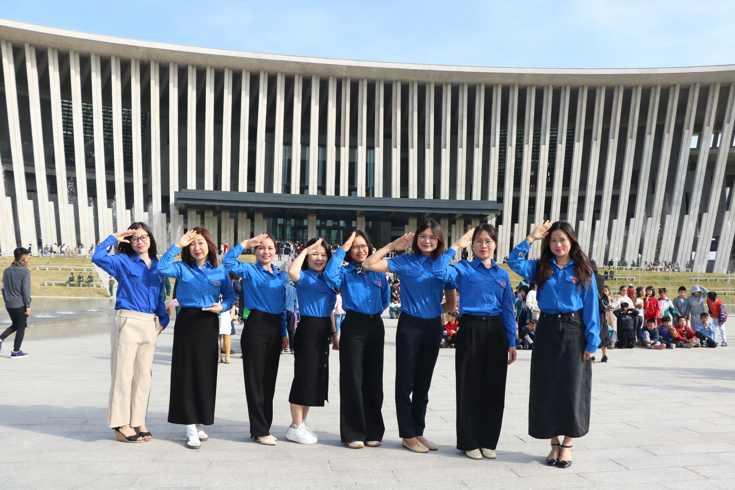 Tham quan, giáo dục truyền thống tại Bảo tàng Lịch sử Quân sự Việt Nam - ảnh 6