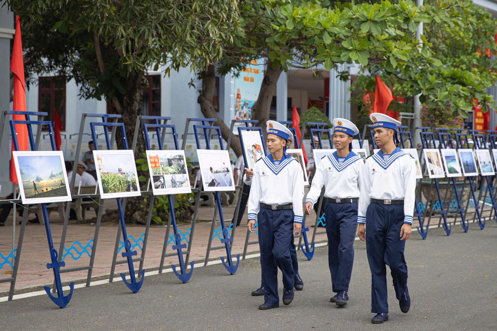 Triển lãm ảnh “Hoàng Sa, Trường Sa - Tổ quốc nơi đầu sóng”  - ảnh 4