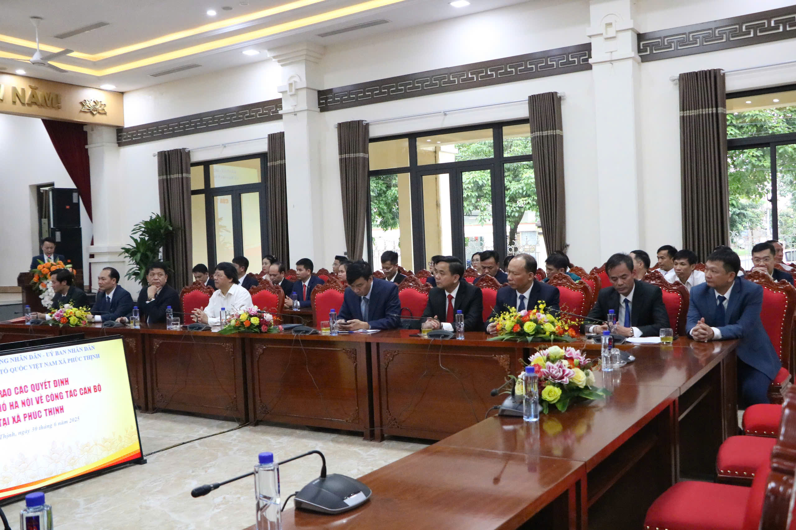 Công bố và trao Quyết định nhân sự nhân sự tại 3 xã: Phúc Thịnh, Thiên Lộc, Vĩnh Thanh - ảnh 2