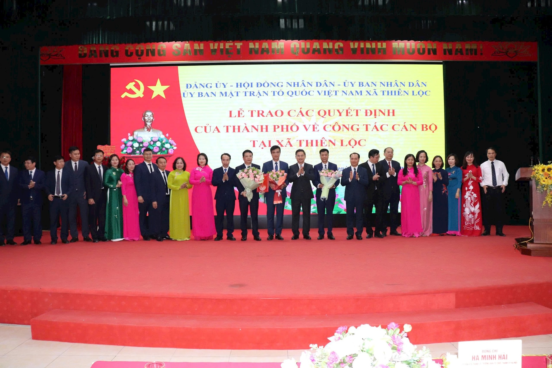 Công bố và trao Quyết định nhân sự nhân sự tại 3 xã: Phúc Thịnh, Thiên Lộc, Vĩnh Thanh - ảnh 6