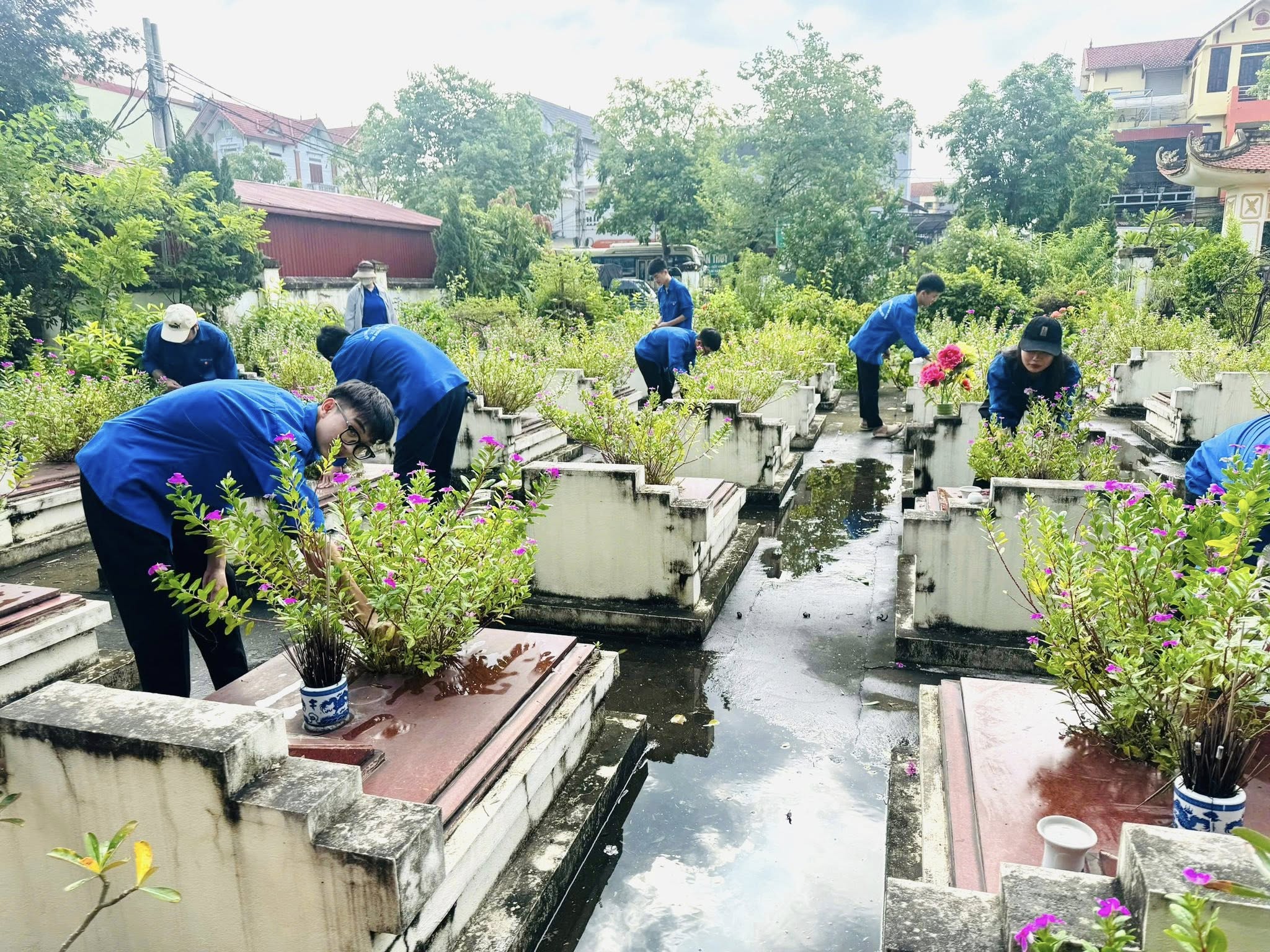 Xã Mê Linh: Ra quân hưởng ứng “Ngày cuối tuần xanh” tri ân các anh hùng, liệt sĩ - ảnh 6