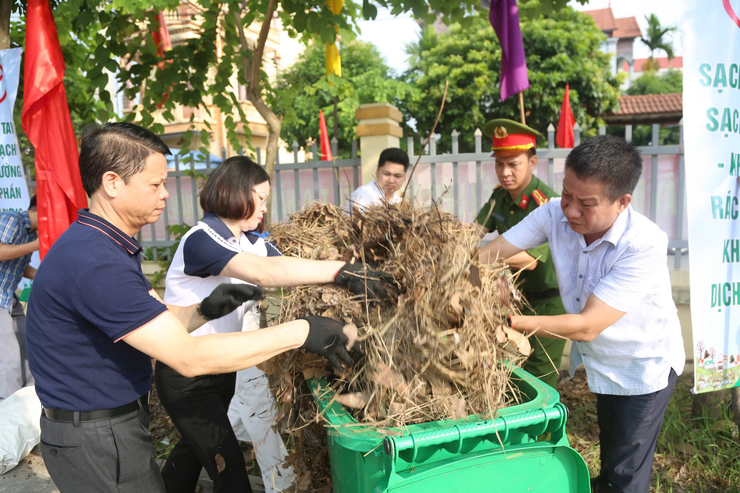 Xã Yên Lãng phát động toàn dân tham gia tổng vệ sinh môi trường khu dân cư - ảnh 4