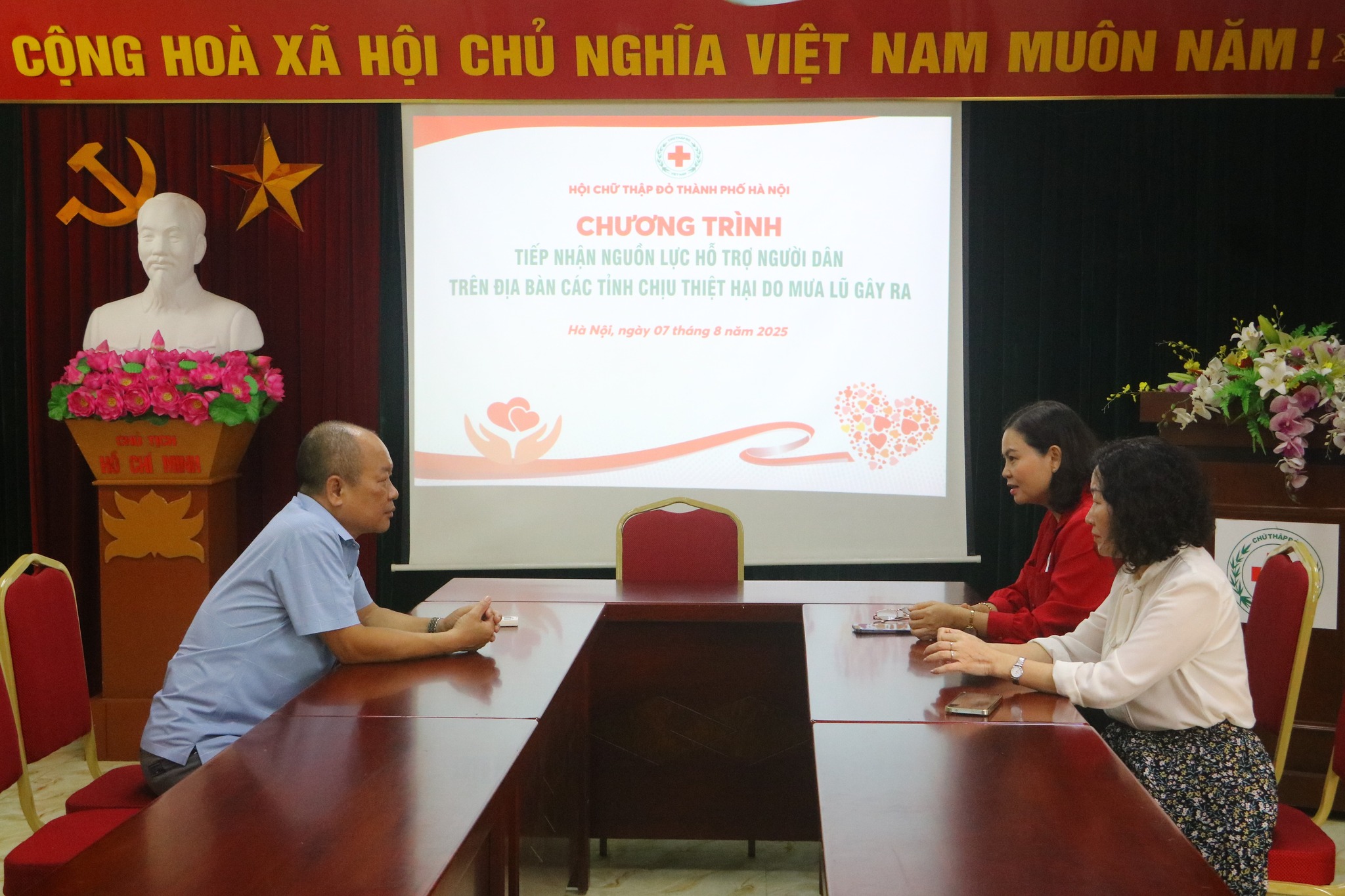 Hội Chữ thập đỏ TP Hà Nội: Tiếp nhận ủng hộ hoạt động nhân đạo - ảnh 1