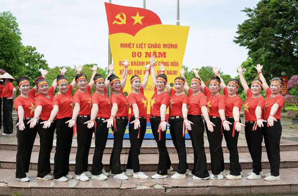 Phụ nữ xã Quang Minh hân hoan chào mừng Quốc khánh 2/9 - ảnh 11