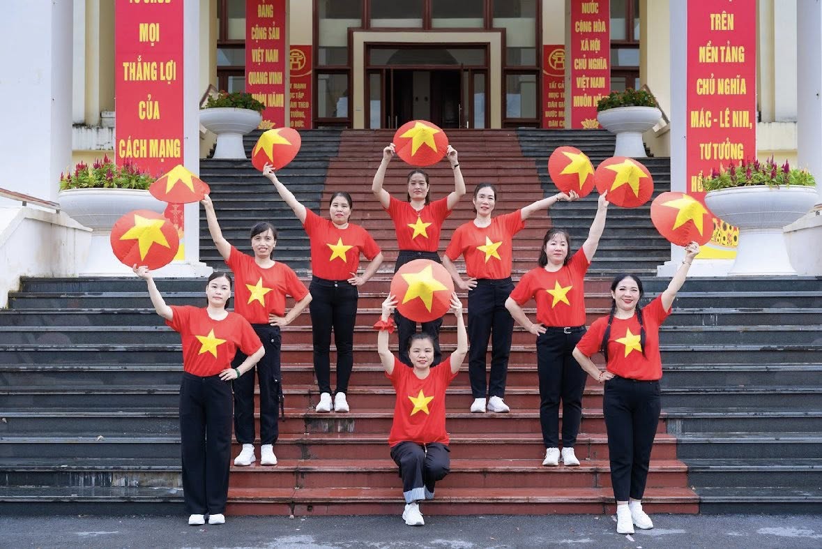 Phụ nữ xã Quang Minh hân hoan chào mừng Quốc khánh 2/9 - ảnh 12