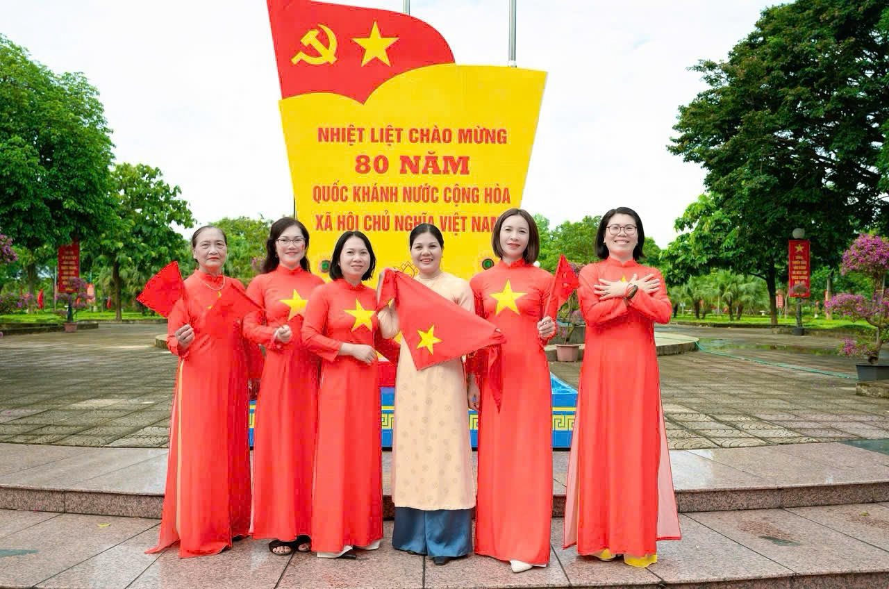 Phụ nữ xã Quang Minh hân hoan chào mừng Quốc khánh 2/9 - ảnh 2