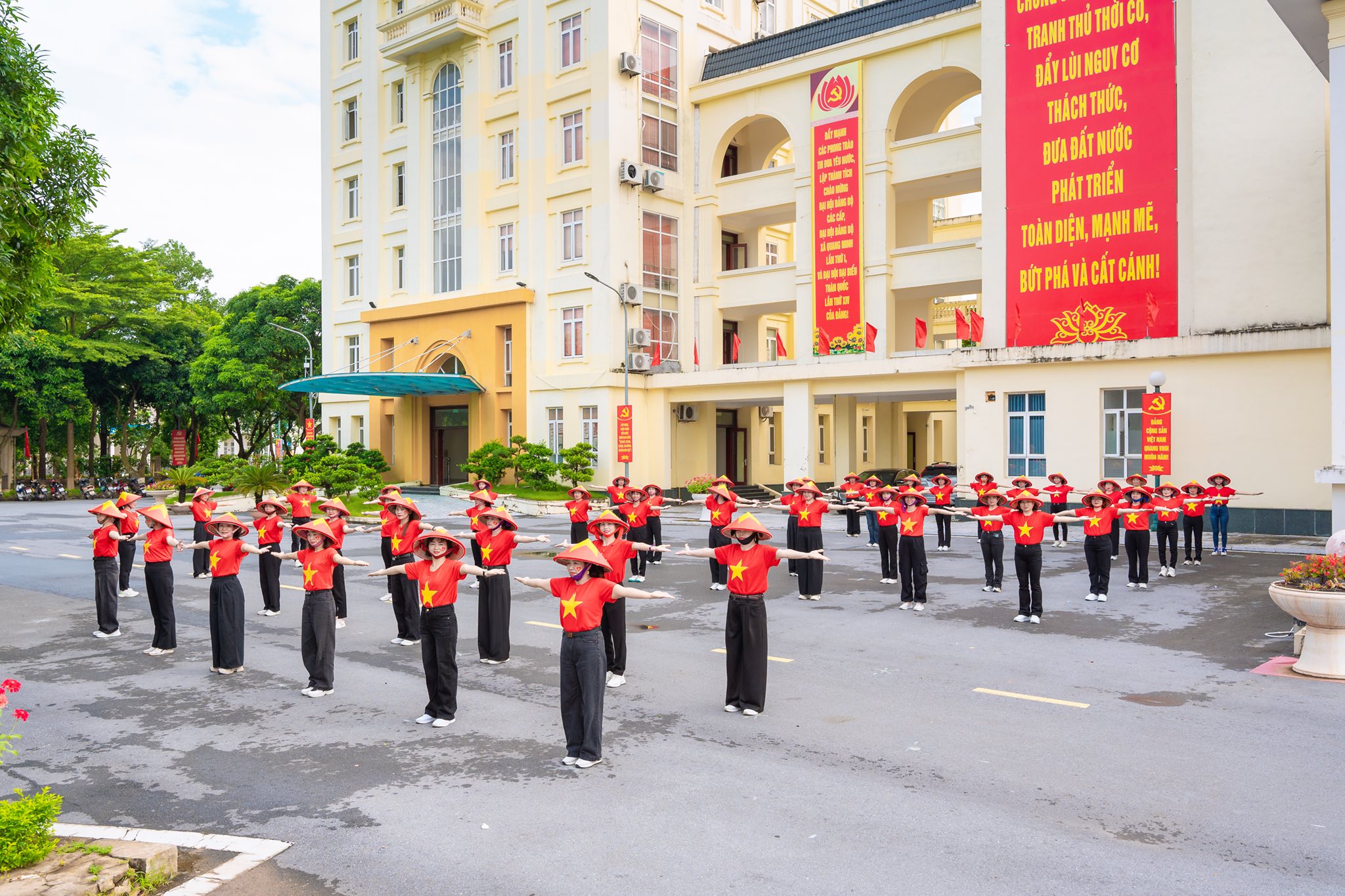 Phụ nữ xã Quang Minh hân hoan chào mừng Quốc khánh 2/9 - ảnh 6