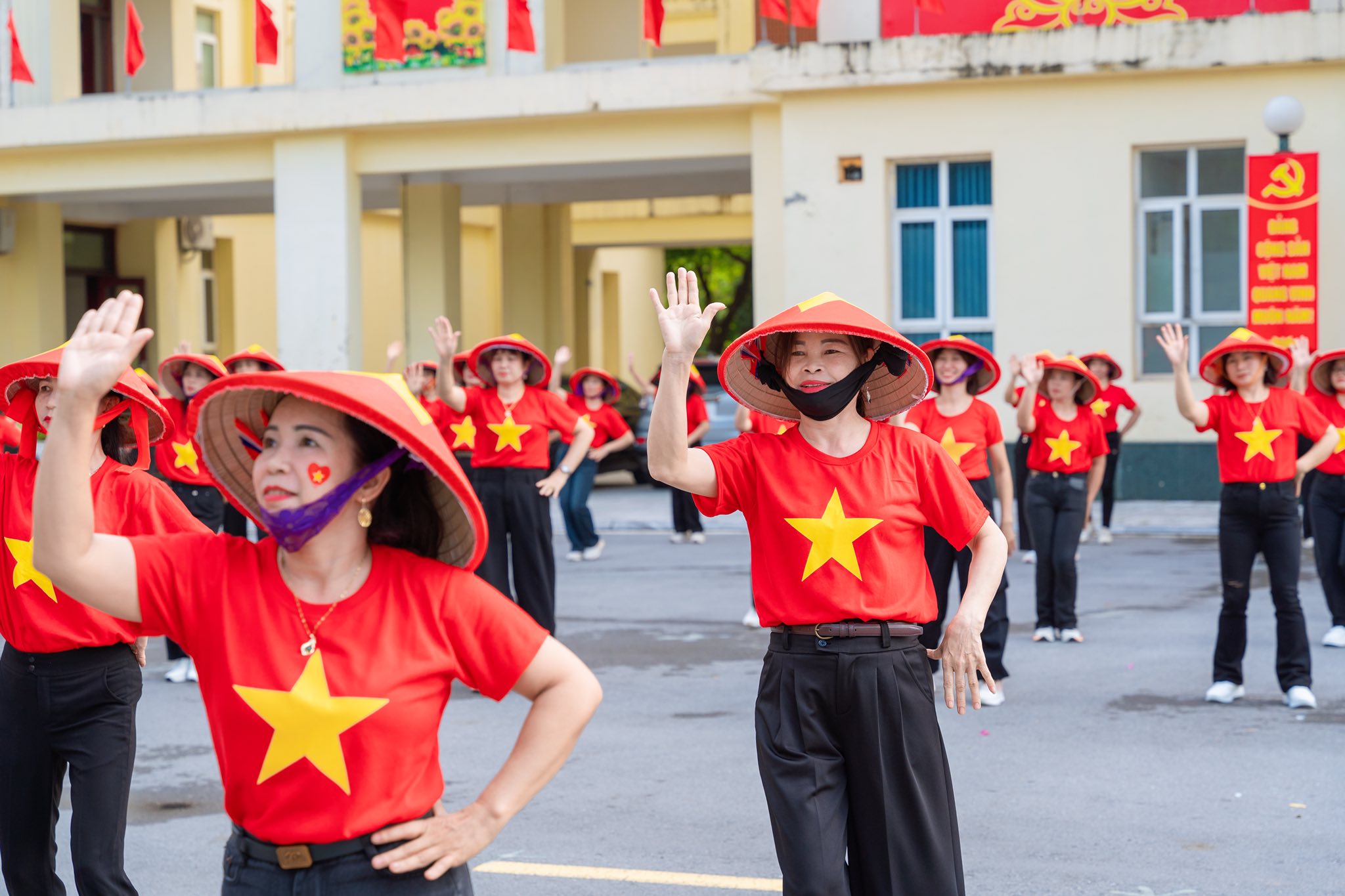 Phụ nữ xã Quang Minh hân hoan chào mừng Quốc khánh 2/9 - ảnh 7