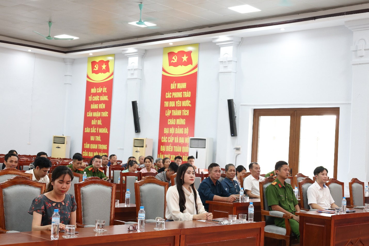 Xã Mê Linh: Hướng dẫn thực hiện dịch vụ công trực tuyến và sử dụng các công cụ AI, tiện ích công nghệ số - ảnh 1