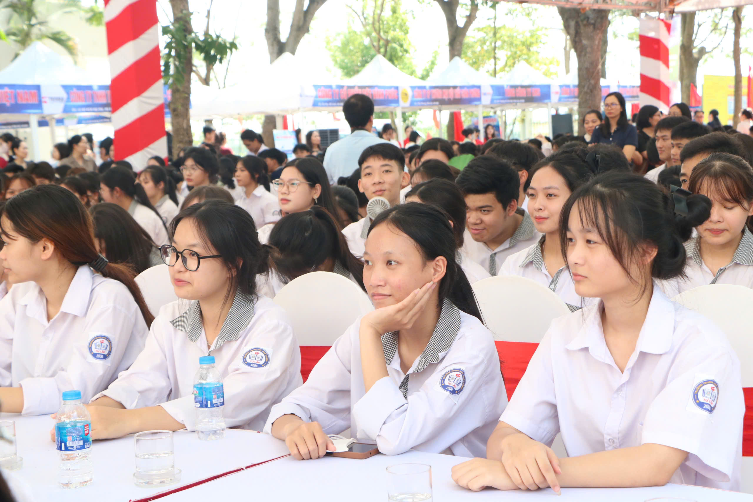Xã Tiến Thắng tổ chức phiên giao dịch việc làm lưu động - ảnh 15