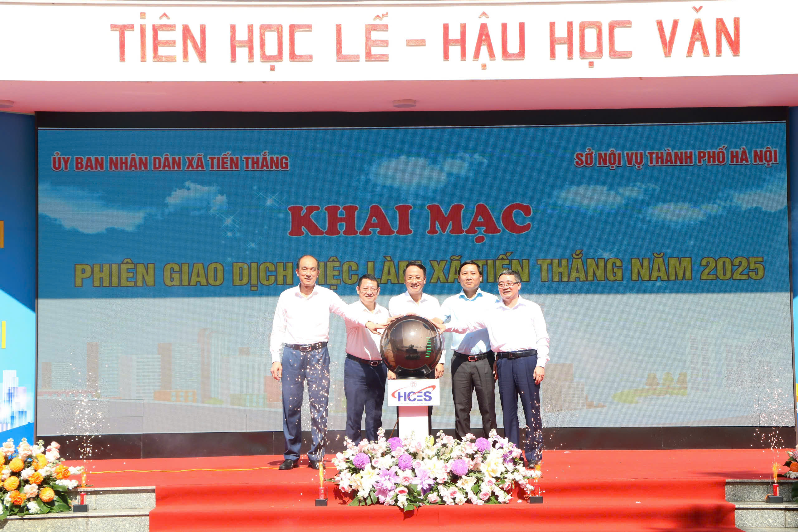 Xã Tiến Thắng tổ chức phiên giao dịch việc làm lưu động - ảnh 6