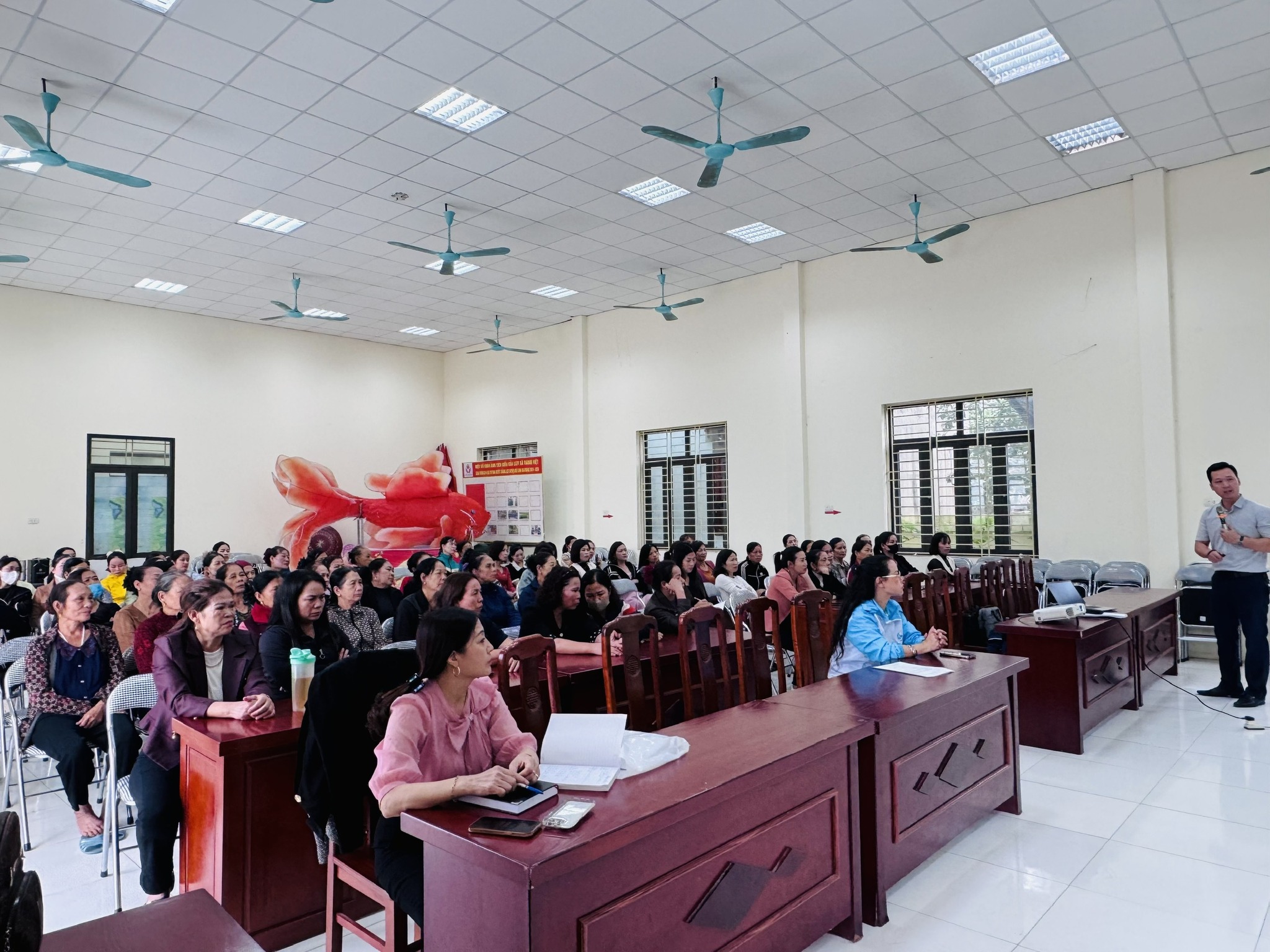 Hội LHPN xã Mê Linh tổ chức hiệu quả các hội nghị tập huấn xử lý rác thải tại hộ gia đình - ảnh 5