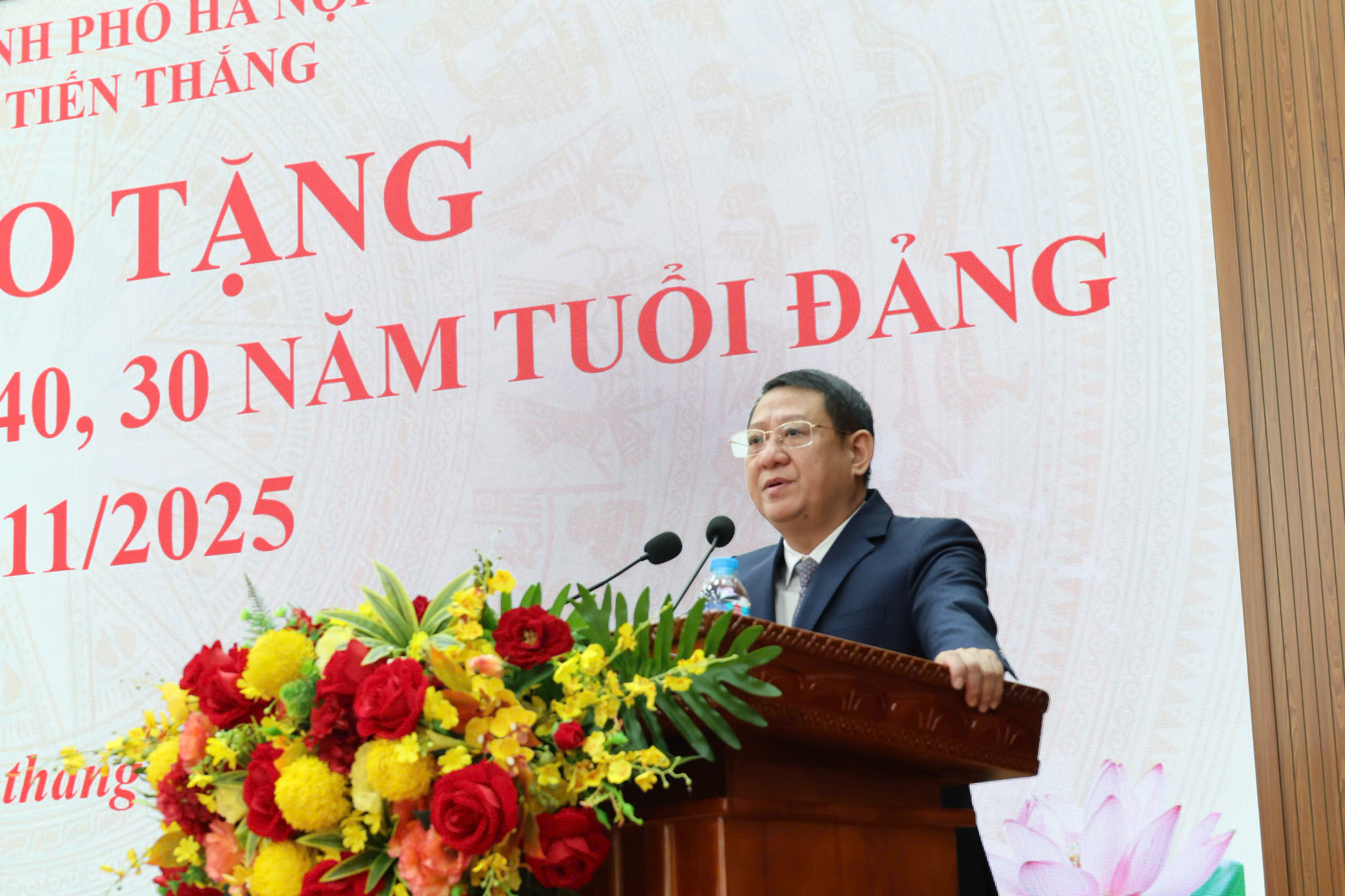 Xã Tiến Thắng trao tặng Huy hiệu Đảng cho 17 đảng viên - ảnh 3