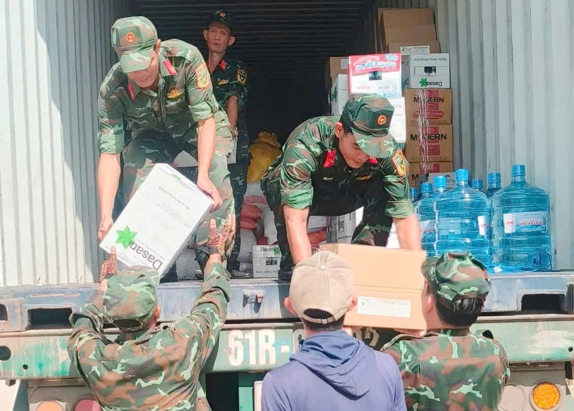 Khánh Hòa kích hoạt phương án ứng phó bão số 15, lũ và sạt lở đất - ảnh 2